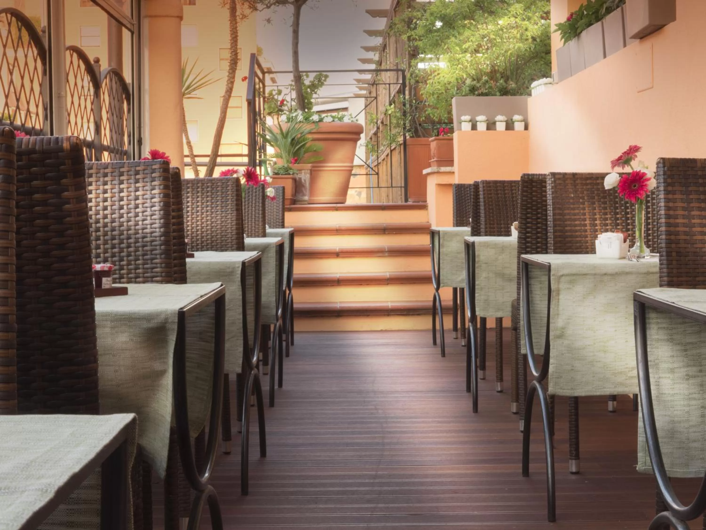 Restaurant/places to eat in Hotel Diana Roof Garden