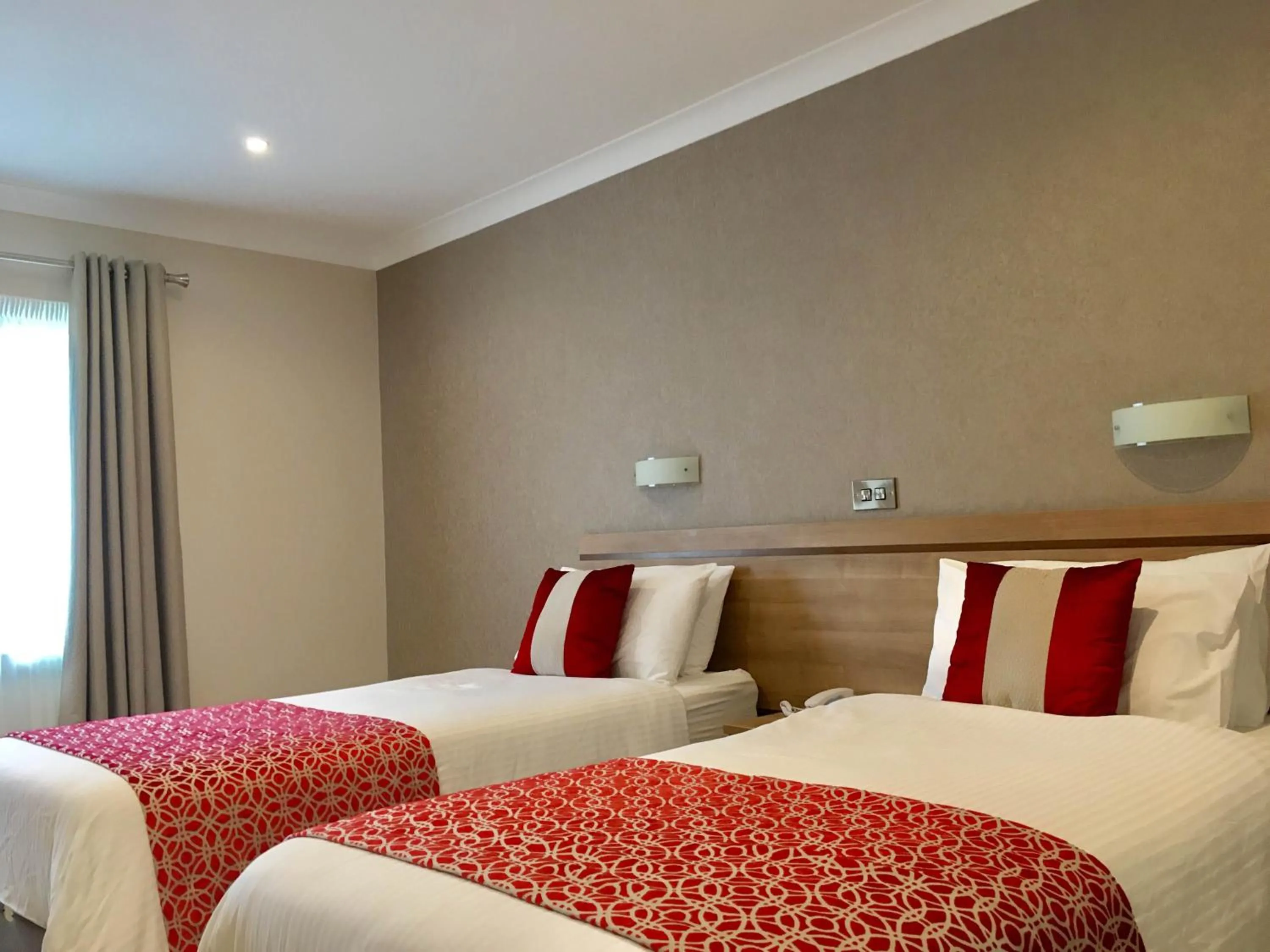 Bedroom, Bed in The Lodge Hotel