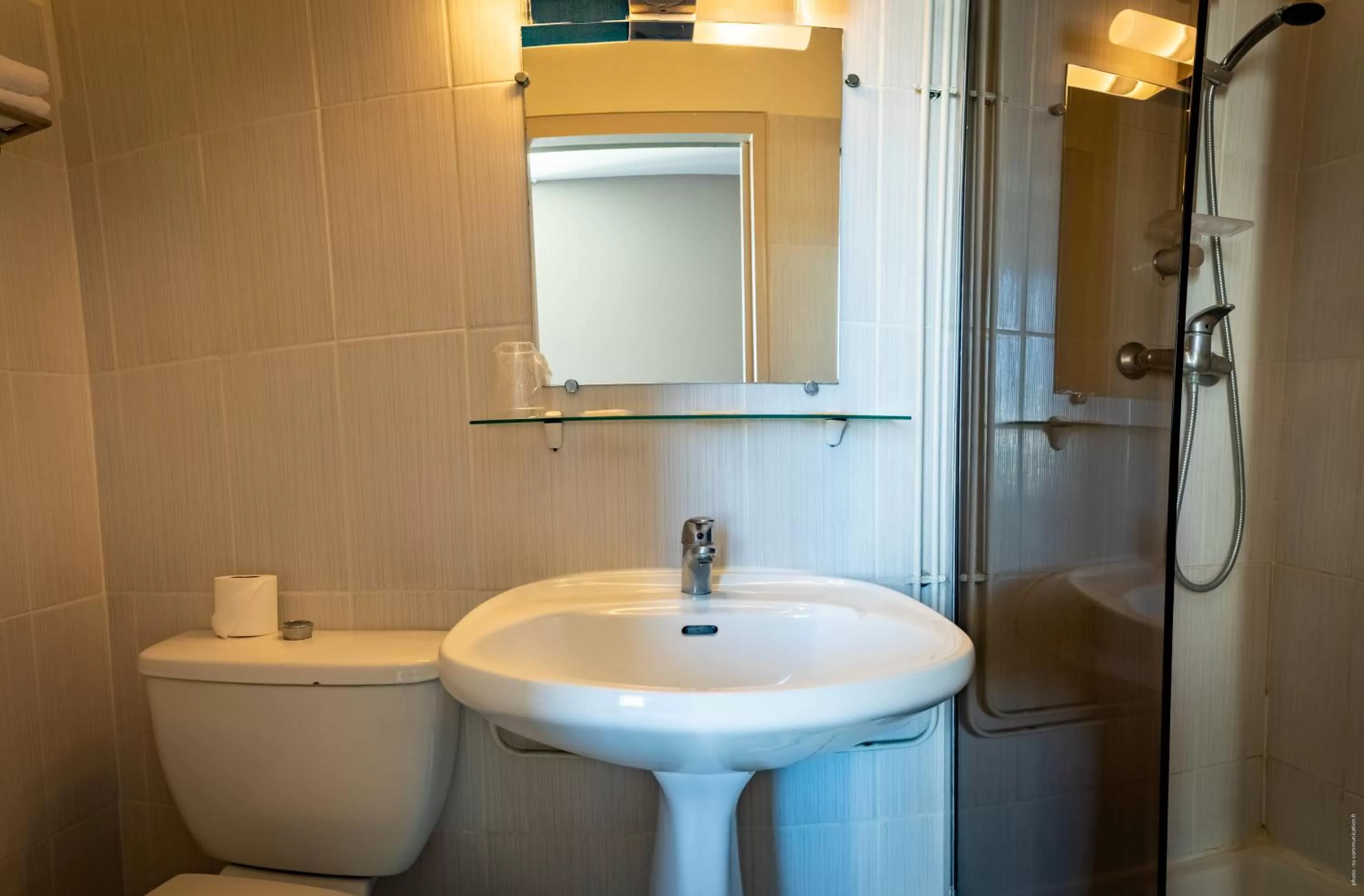 Shower in Hotel de la Gare