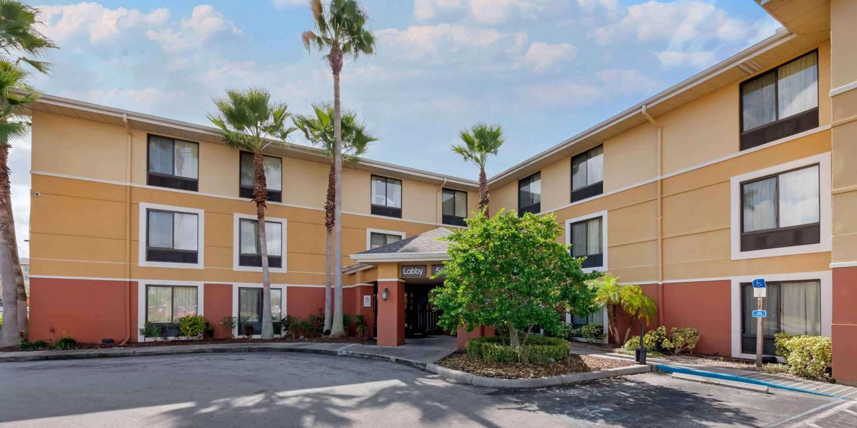 Property building in Extended Stay America Suites - Orlando - Orlando Theme Parks - Vineland Rd