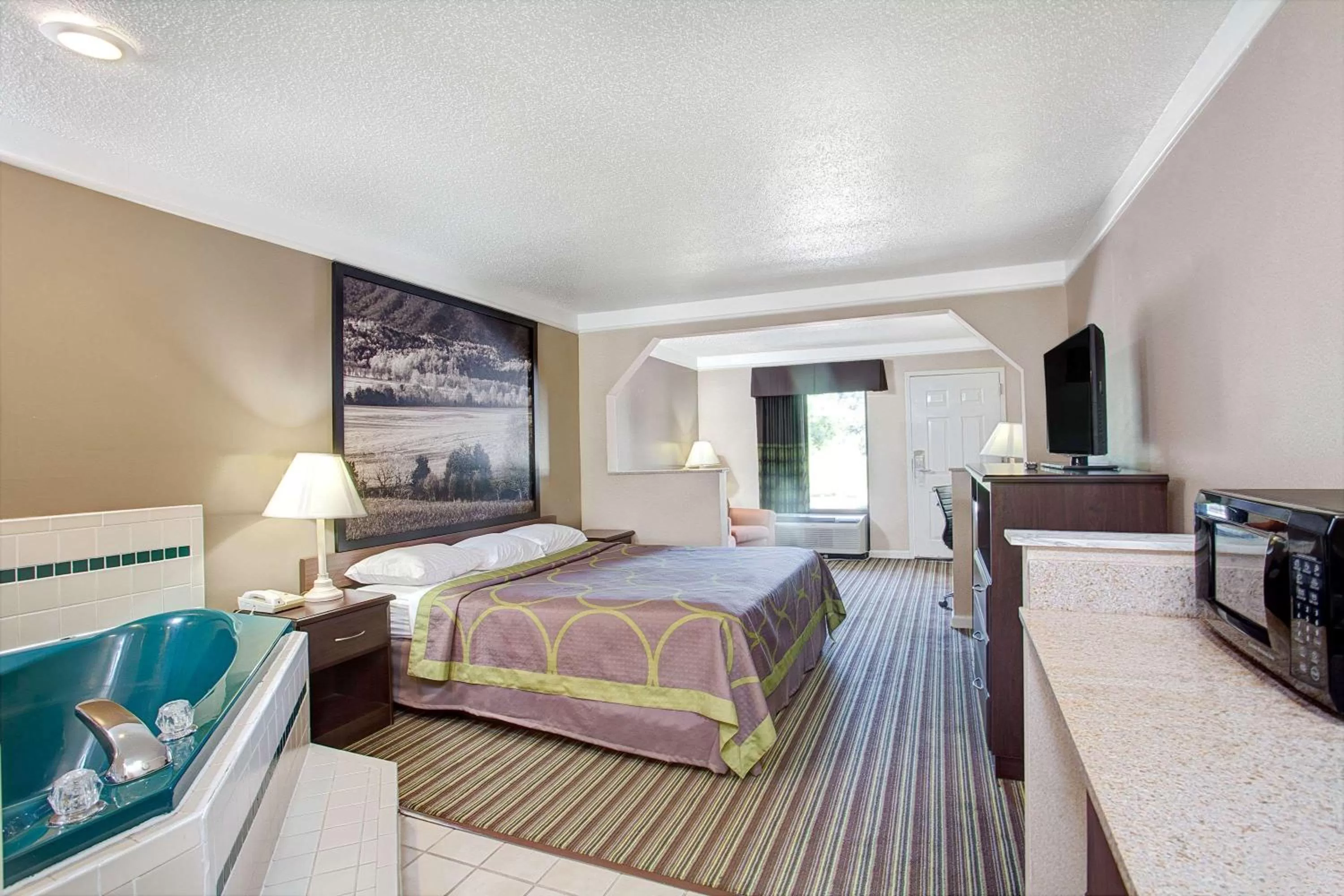 Photo of the whole room, Bed in Super 8 by Wyndham Knoxville East