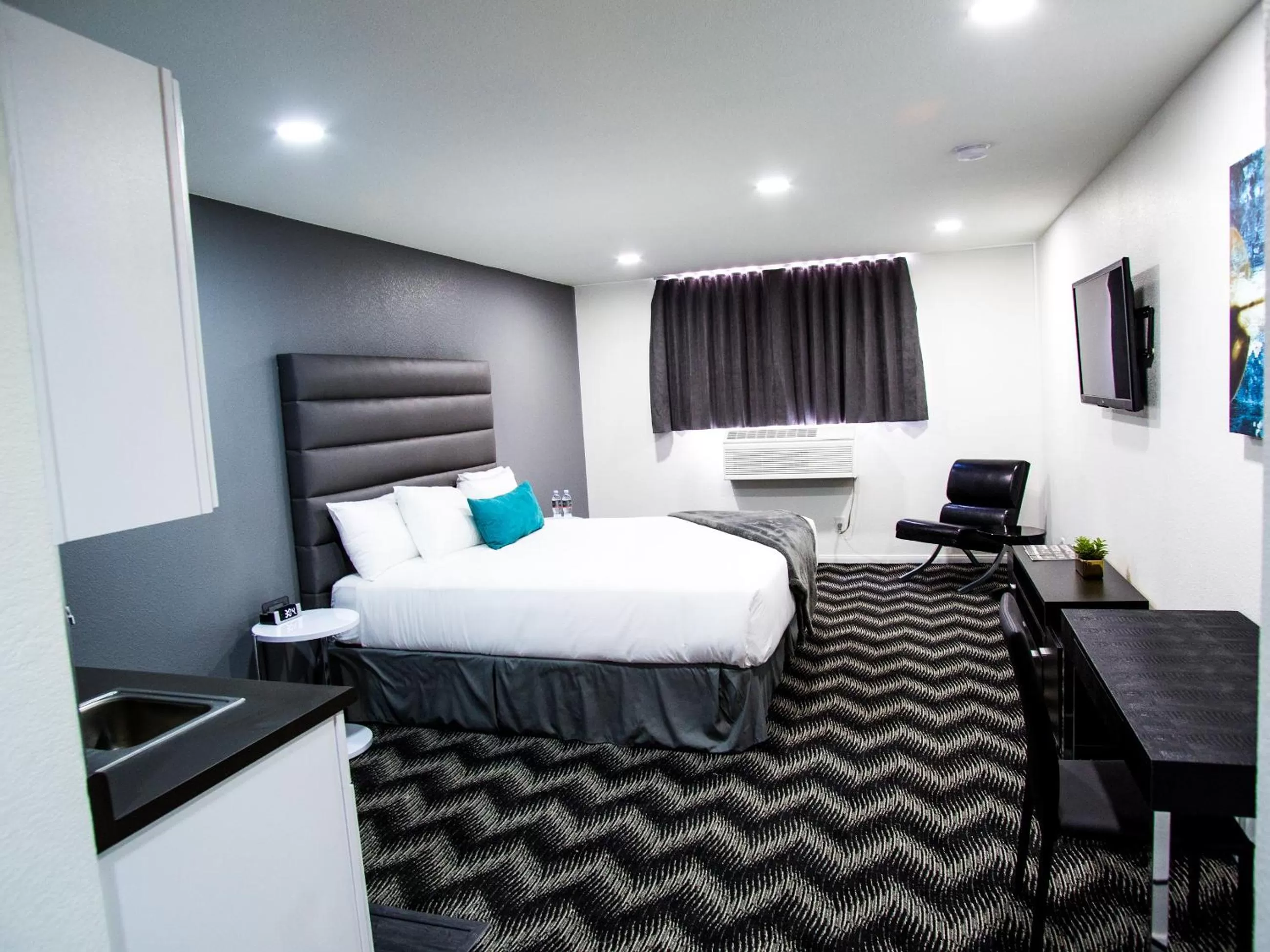 Photo of the whole room, Bed in Siegel Select LV Strip-Convention Center