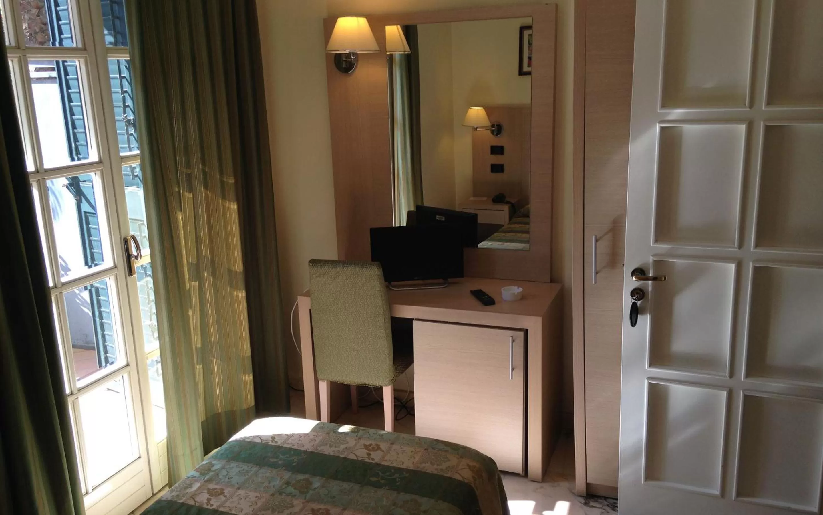 Seating area, Bed in Hotel Borgo Verde