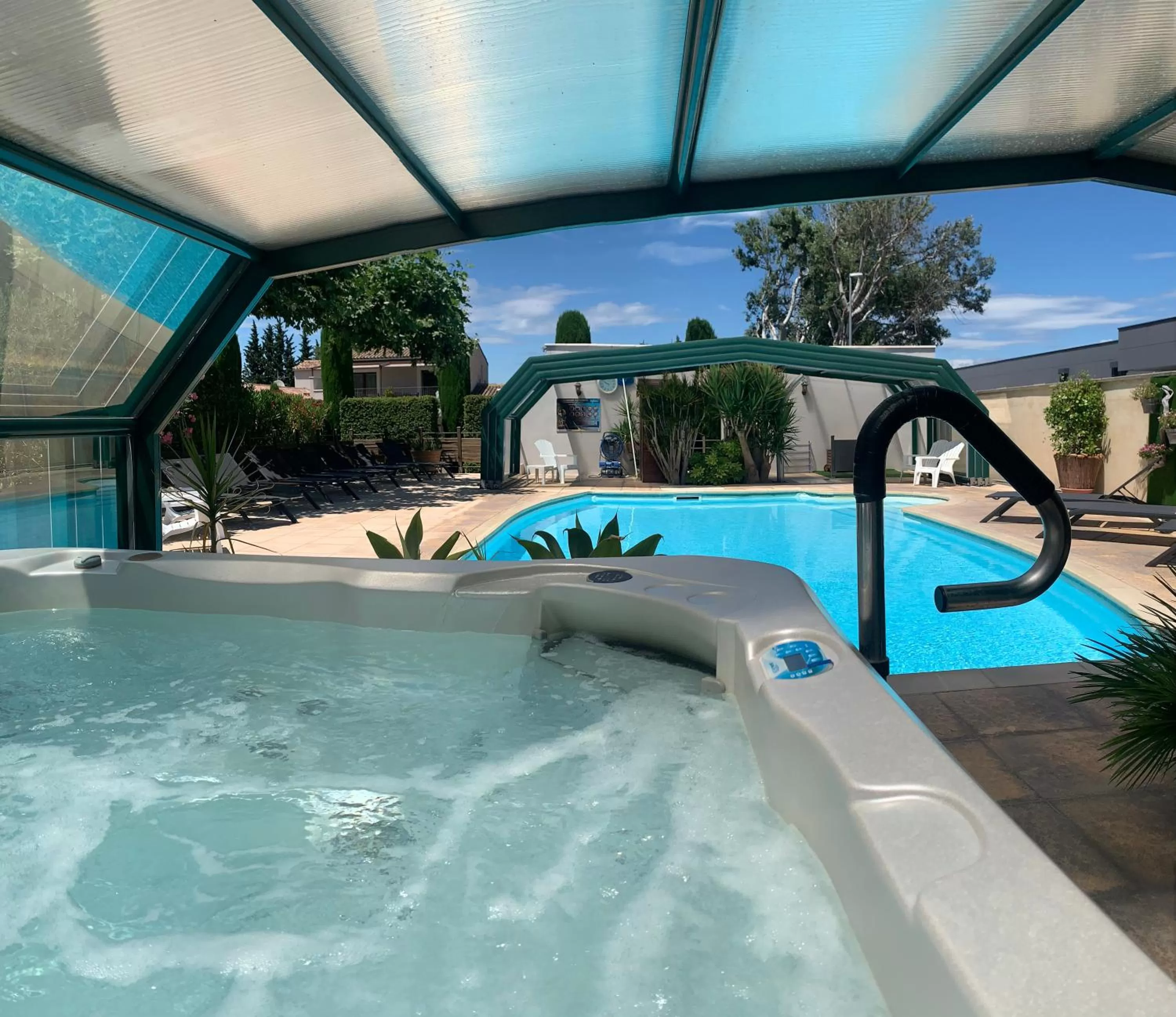 Hot Tub in Residence Melody - Adult only