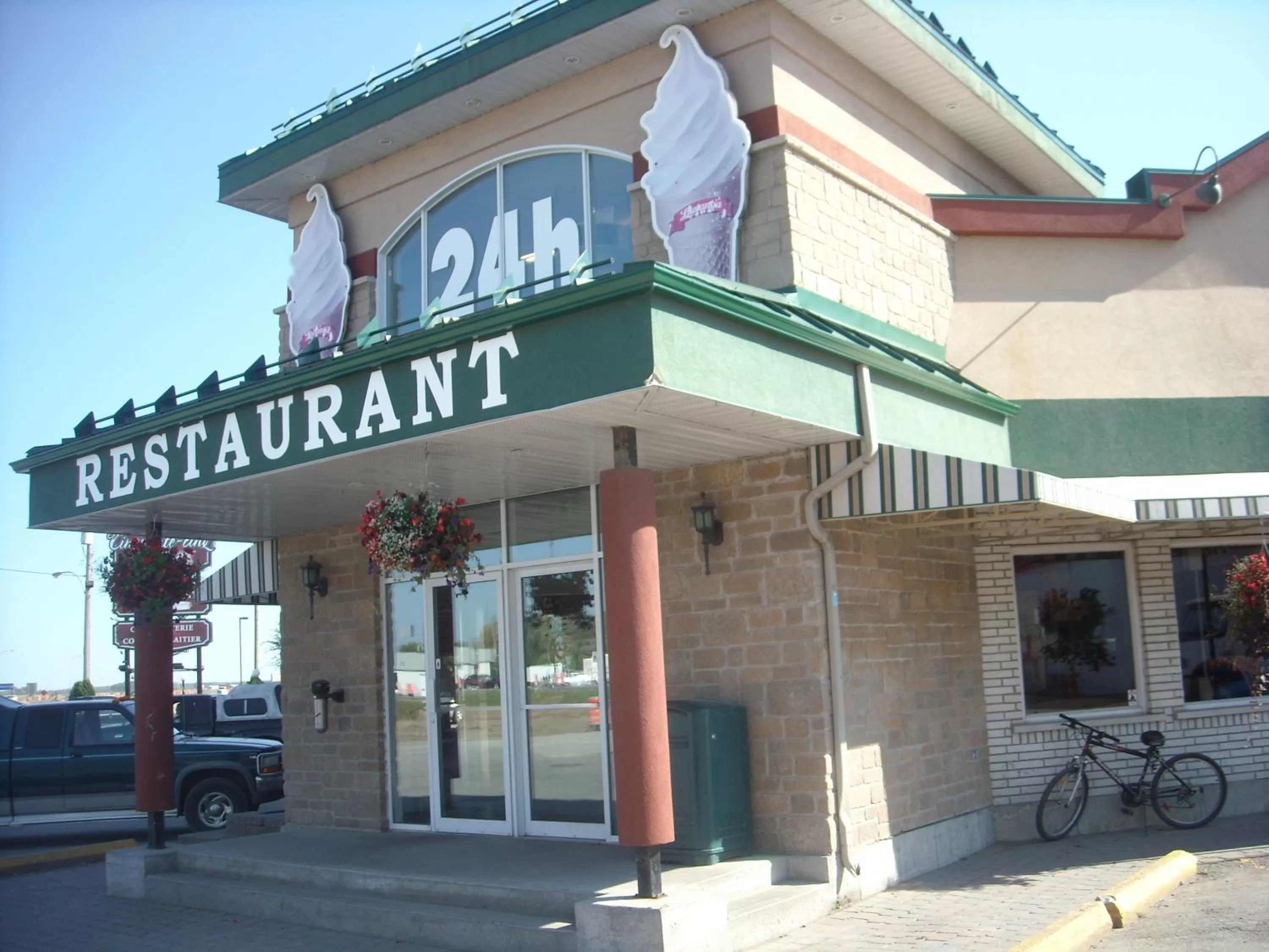 Facade/entrance, Property Building in Complexe Hotelier Le 55