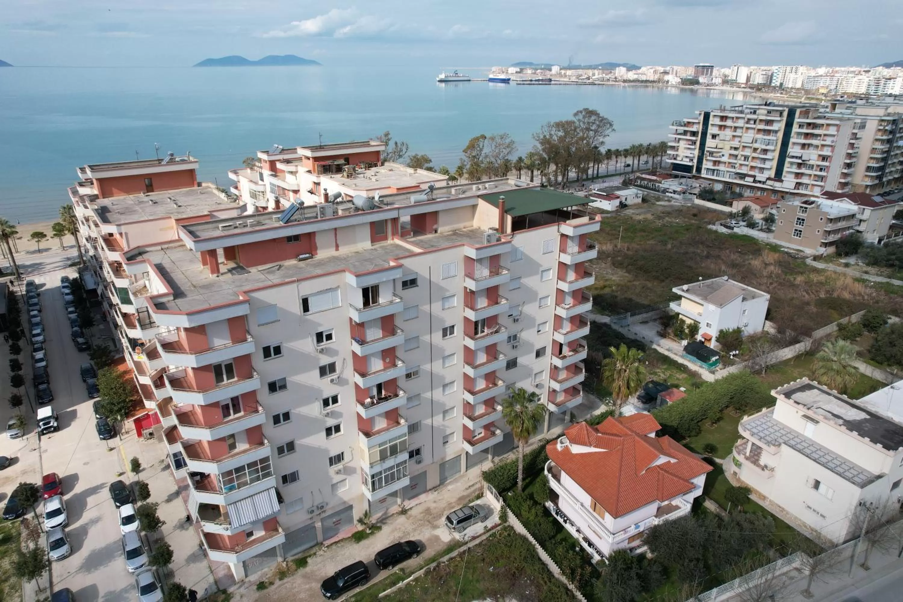 Property building in FAMILY SUITE RESIDENCE