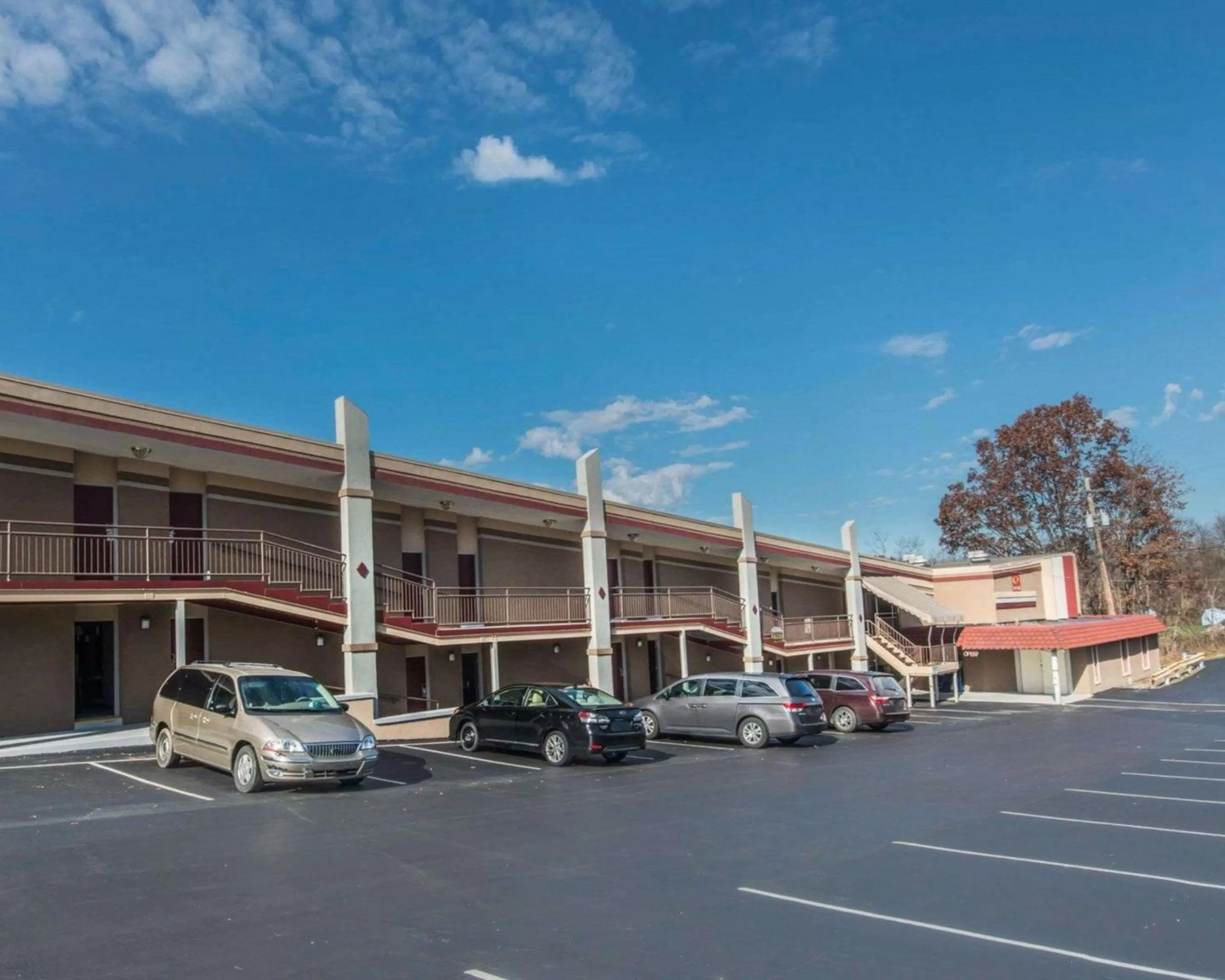 Property building in Econo Lodge