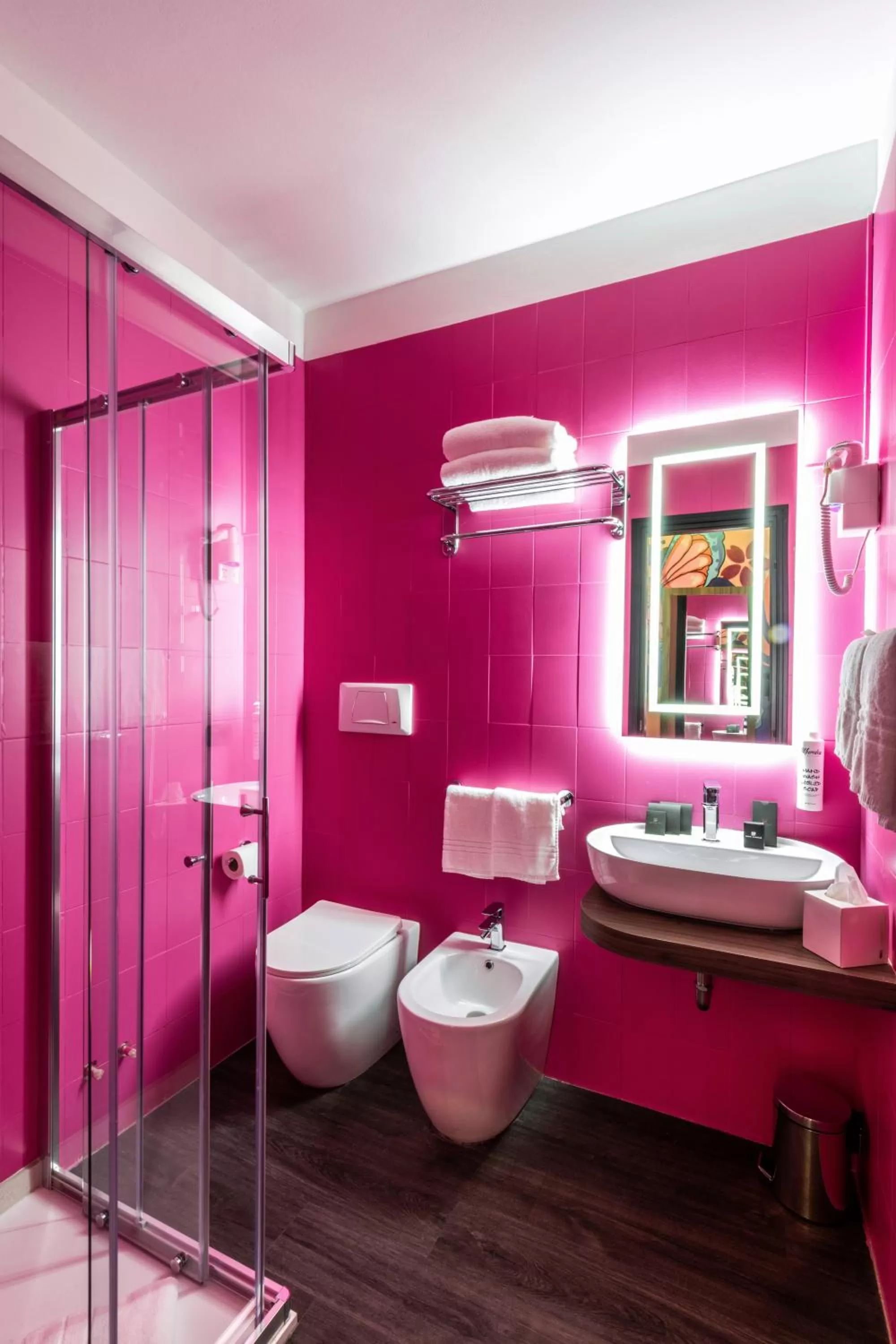 Shower in Muraless Art Hotel - WorldHotels Crafted