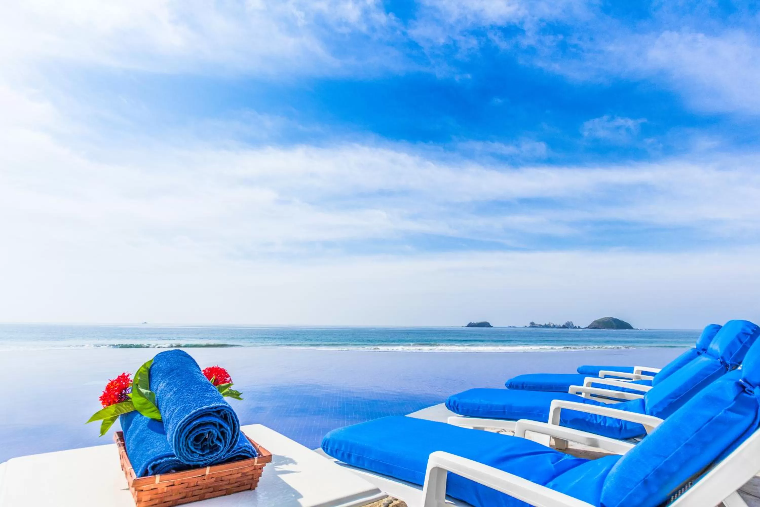 Swimming pool in Posada Real Ixtapa