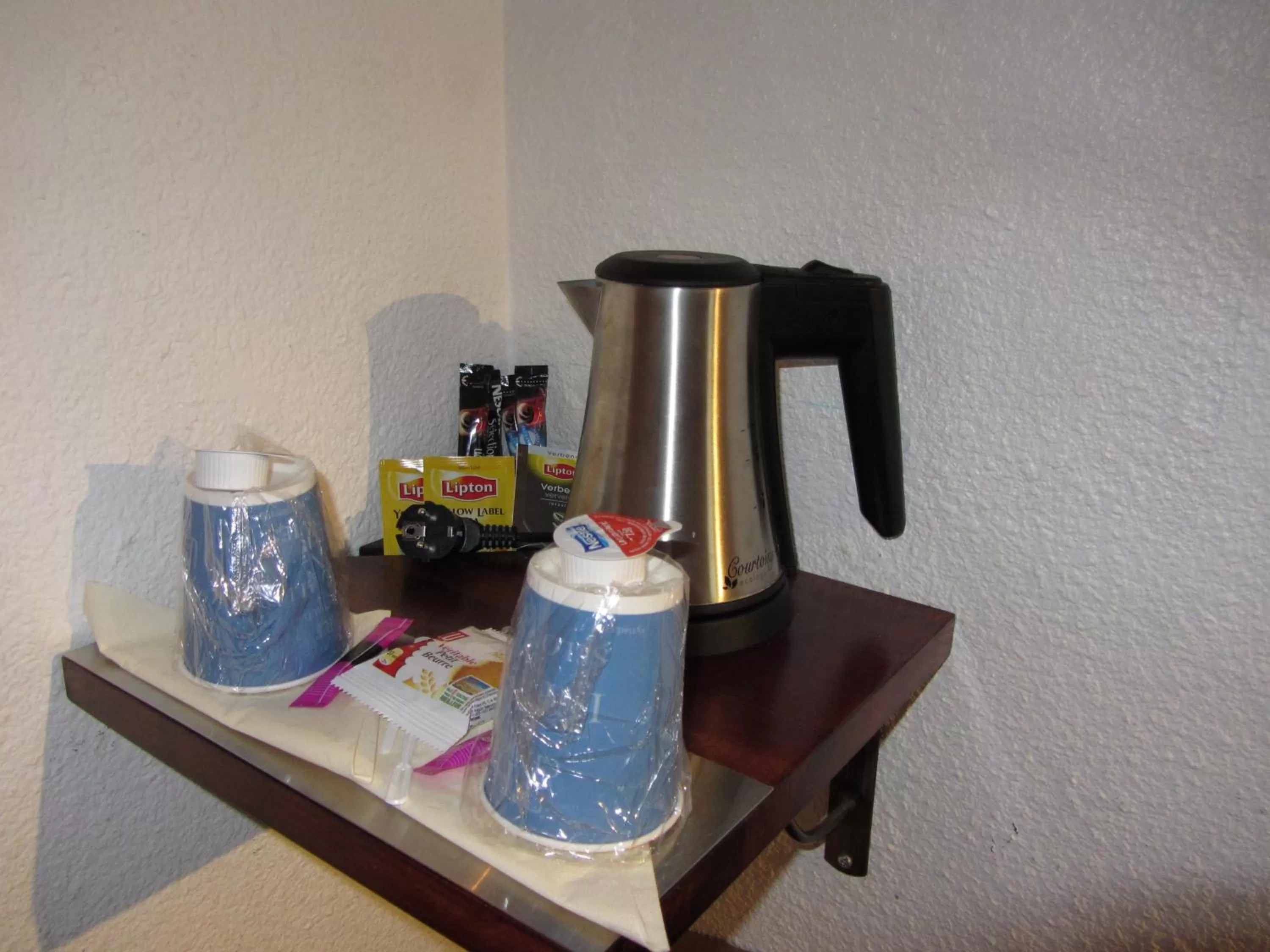 Coffee/tea facilities in Kyriad Nîmes Ouest A9