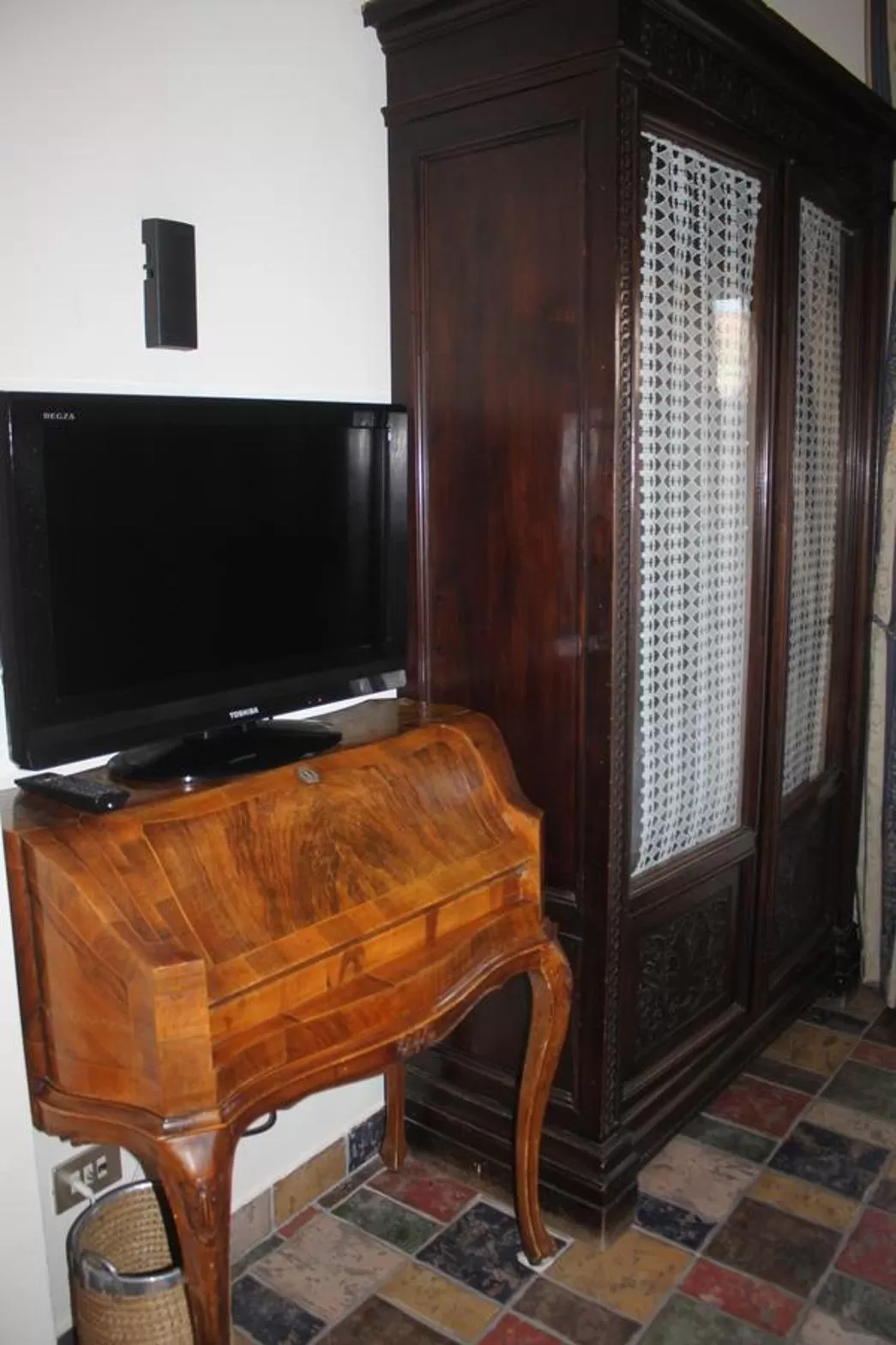 Decorative detail, TV/Entertainment Center in B&B Casamiranapoli