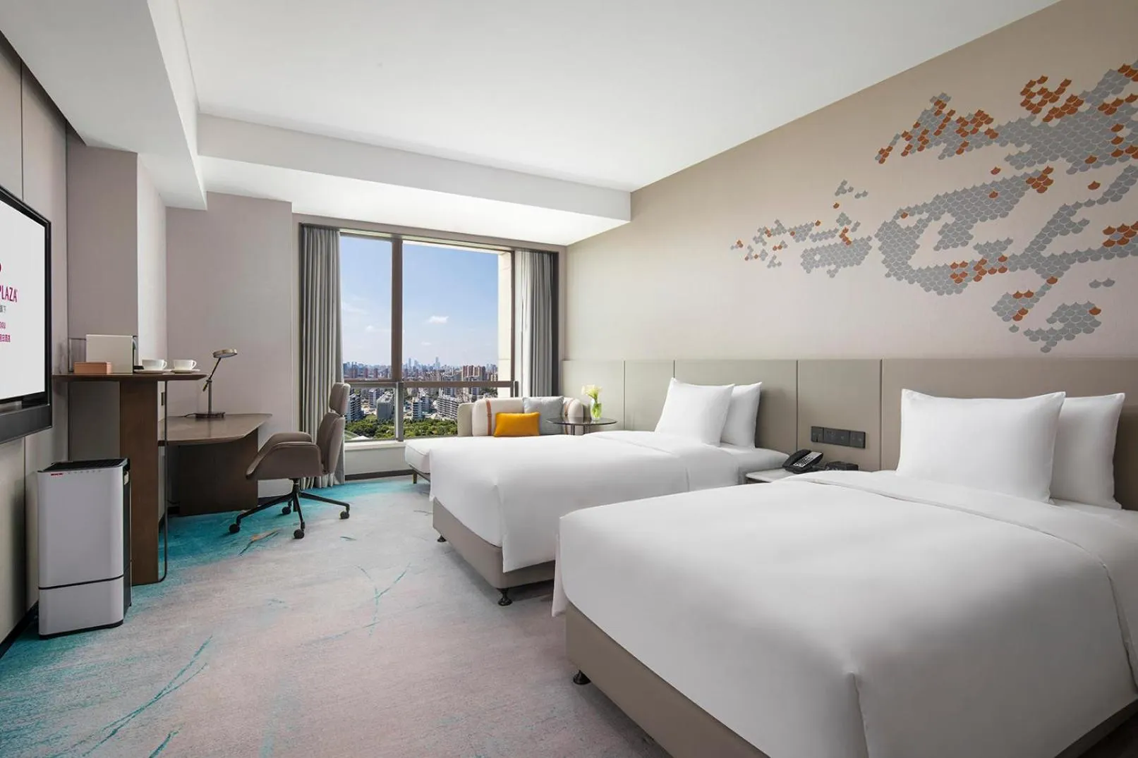 Photo of the whole room, Bed in Crowne Plaza Shanghai Jinxiu by IHG