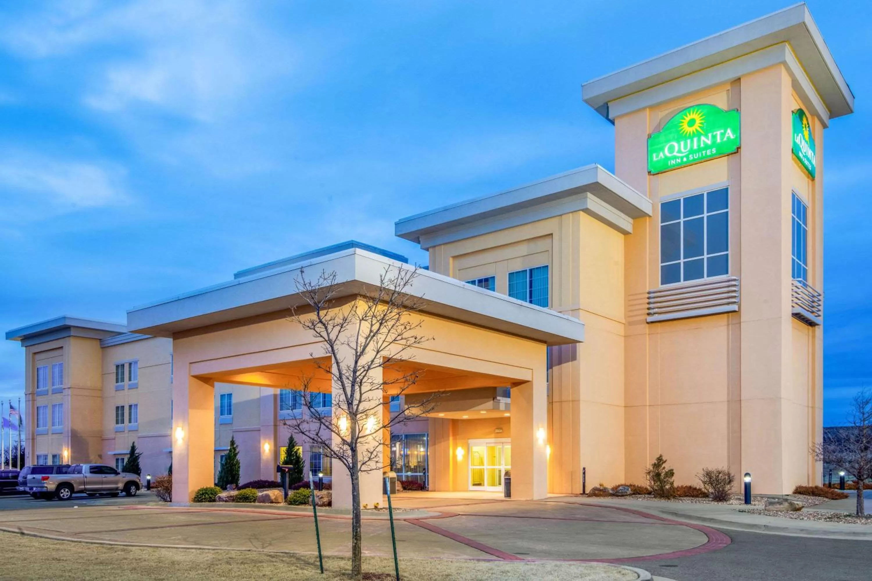 Property building in La Quinta by Wyndham Clinton Historic Route 66