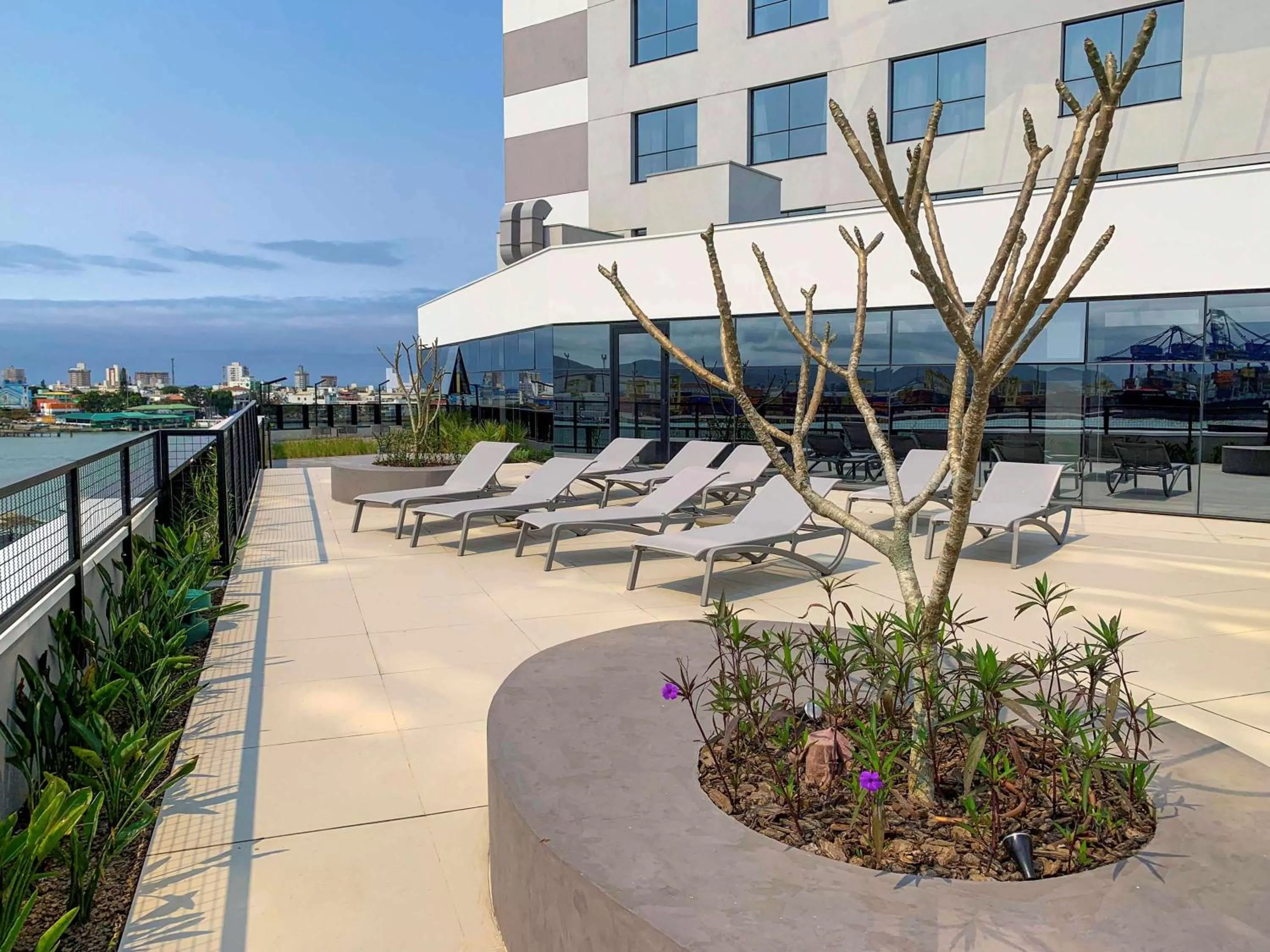 Property building in Mercure Itajai Navegantes