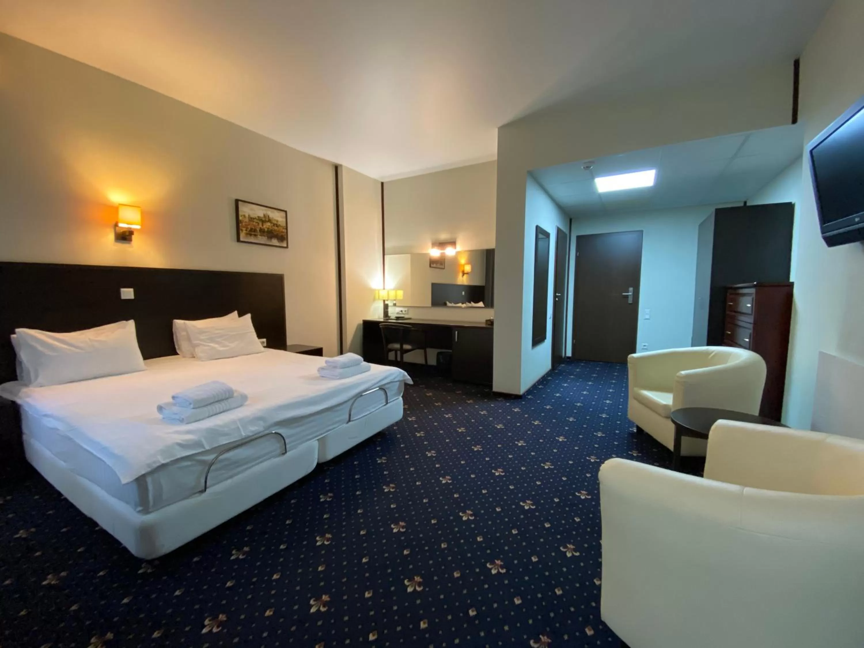 Photo of the whole room, Bed in irisHotels