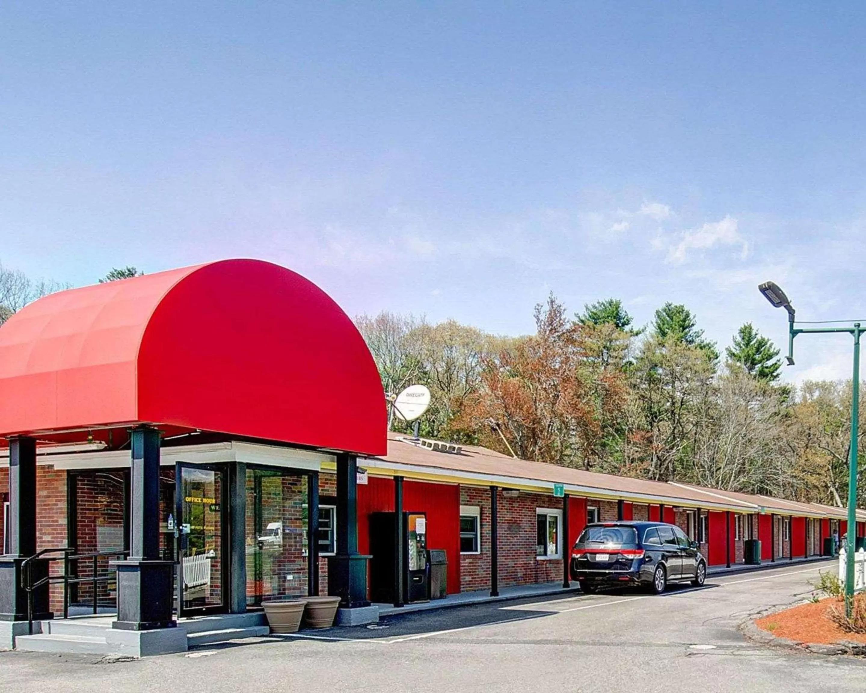 Property building in Econo Lodge Sharon - Foxborough