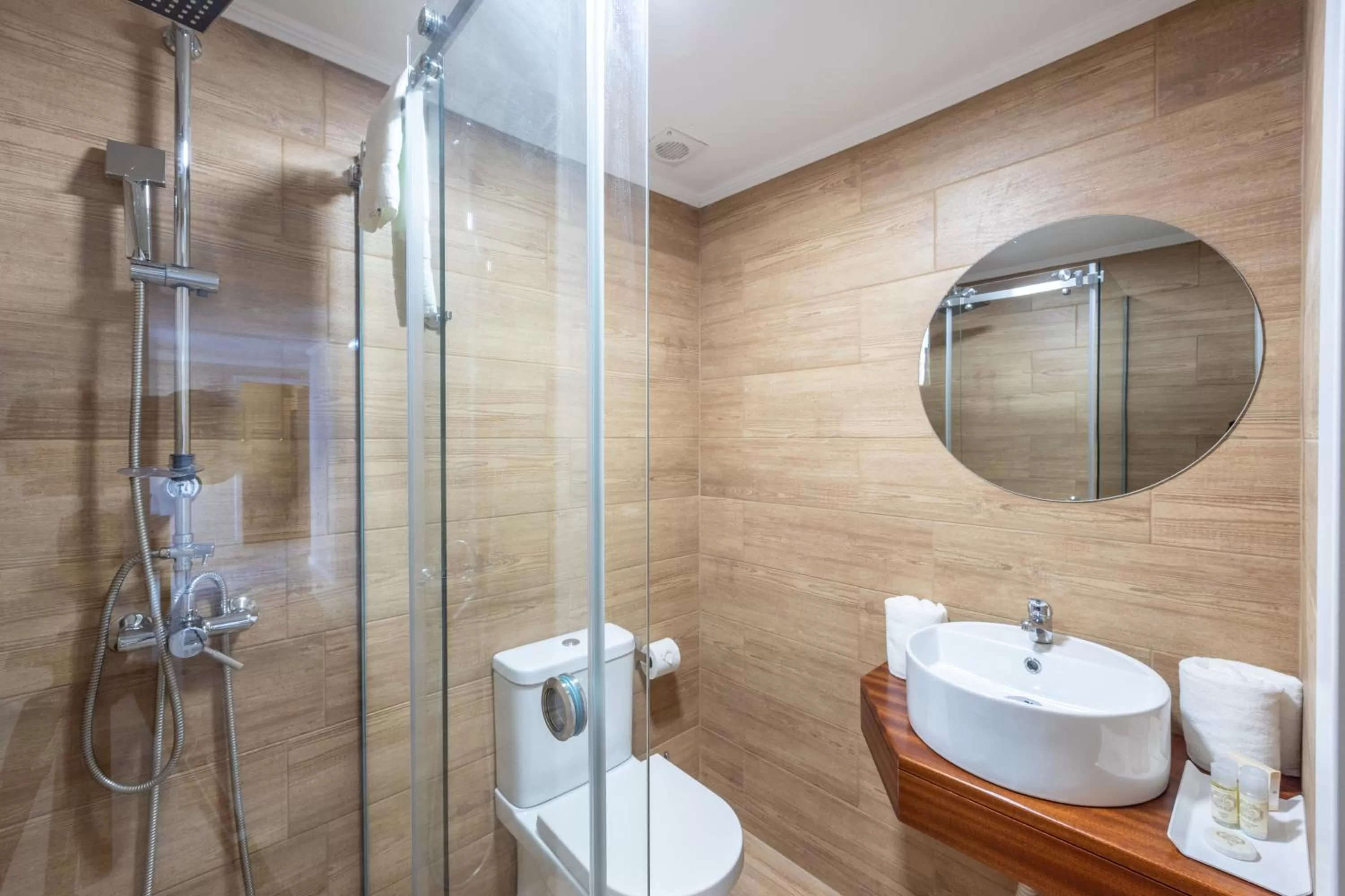 Shower in Bossa & Bed Hostel