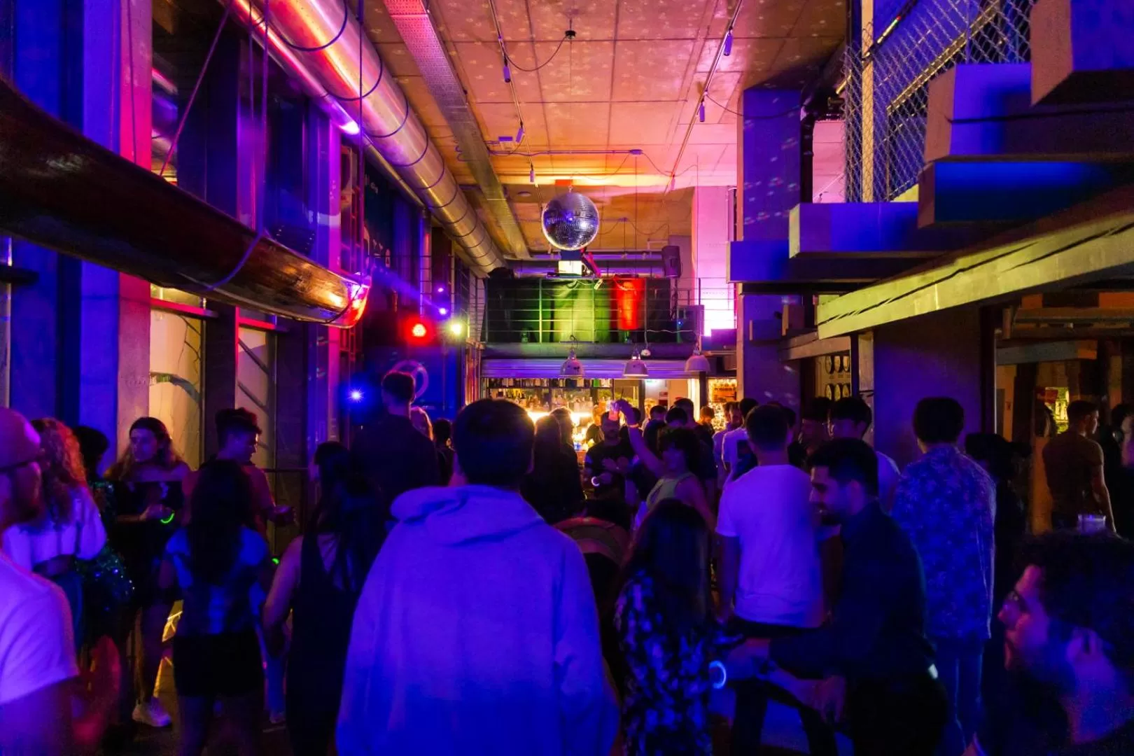 Nightclub / DJ in Anda Venice Hostel