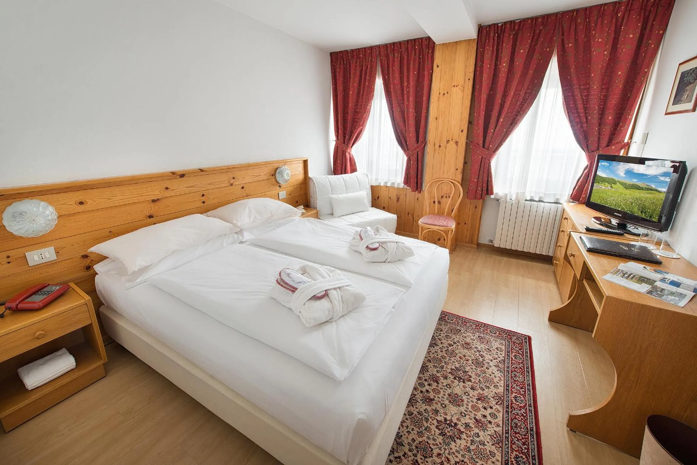 Photo of the whole room, Bed in Hotel Livigno