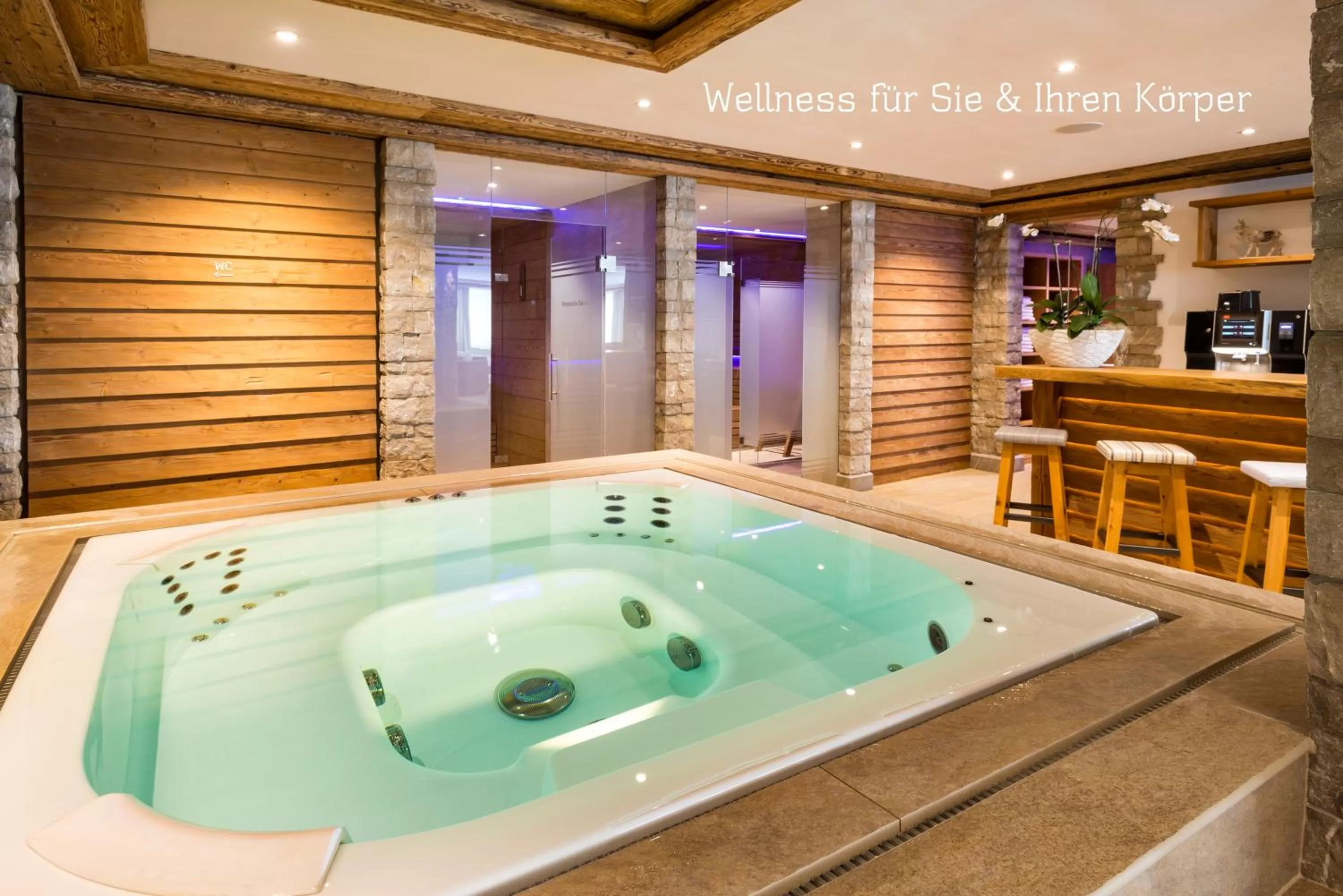 Swimming pool in Hotel Sarain Active Mountain Resort