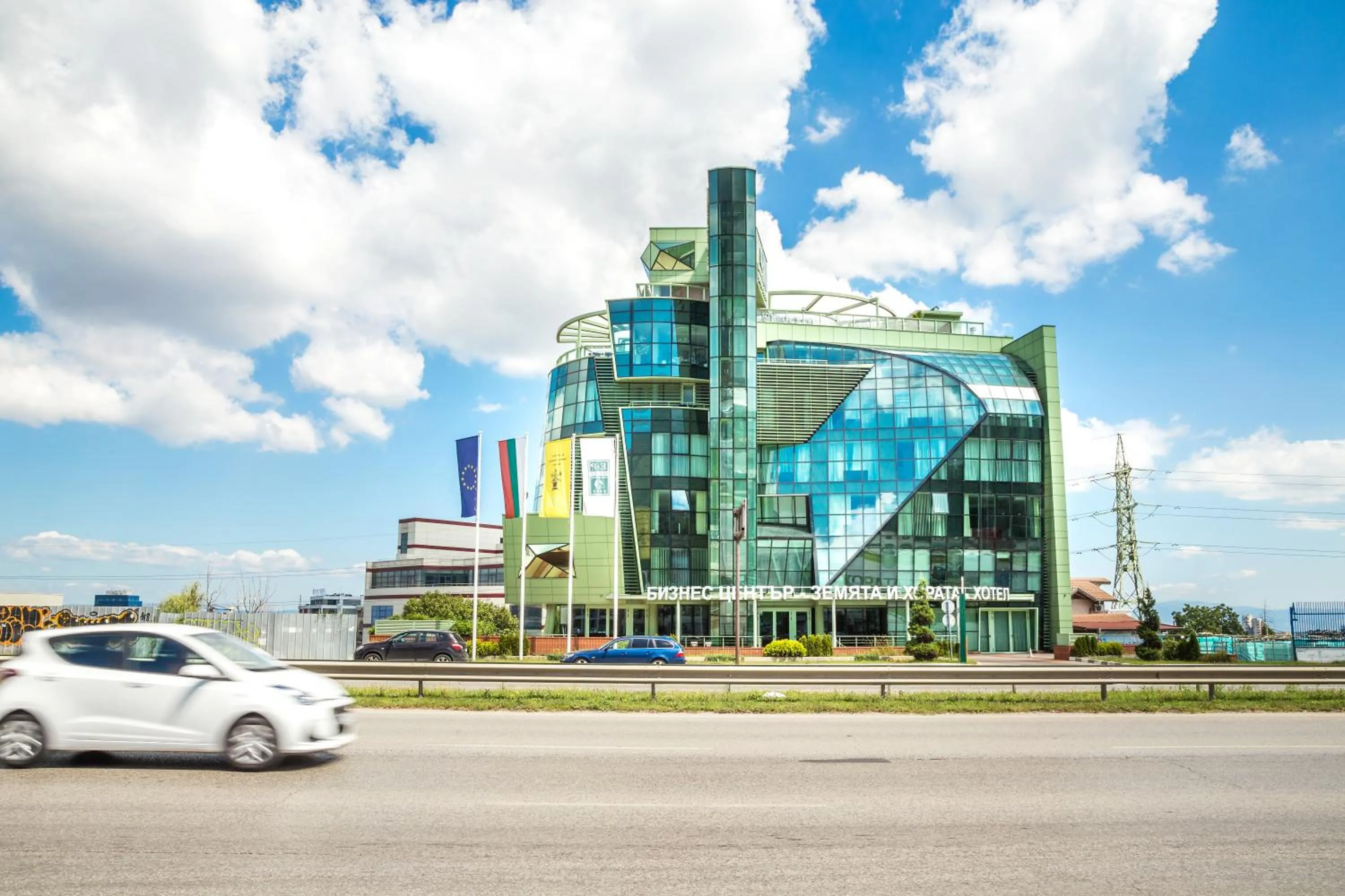 Property building in Earth & People Hotel & SPA - Free Parking & Swimming Pool