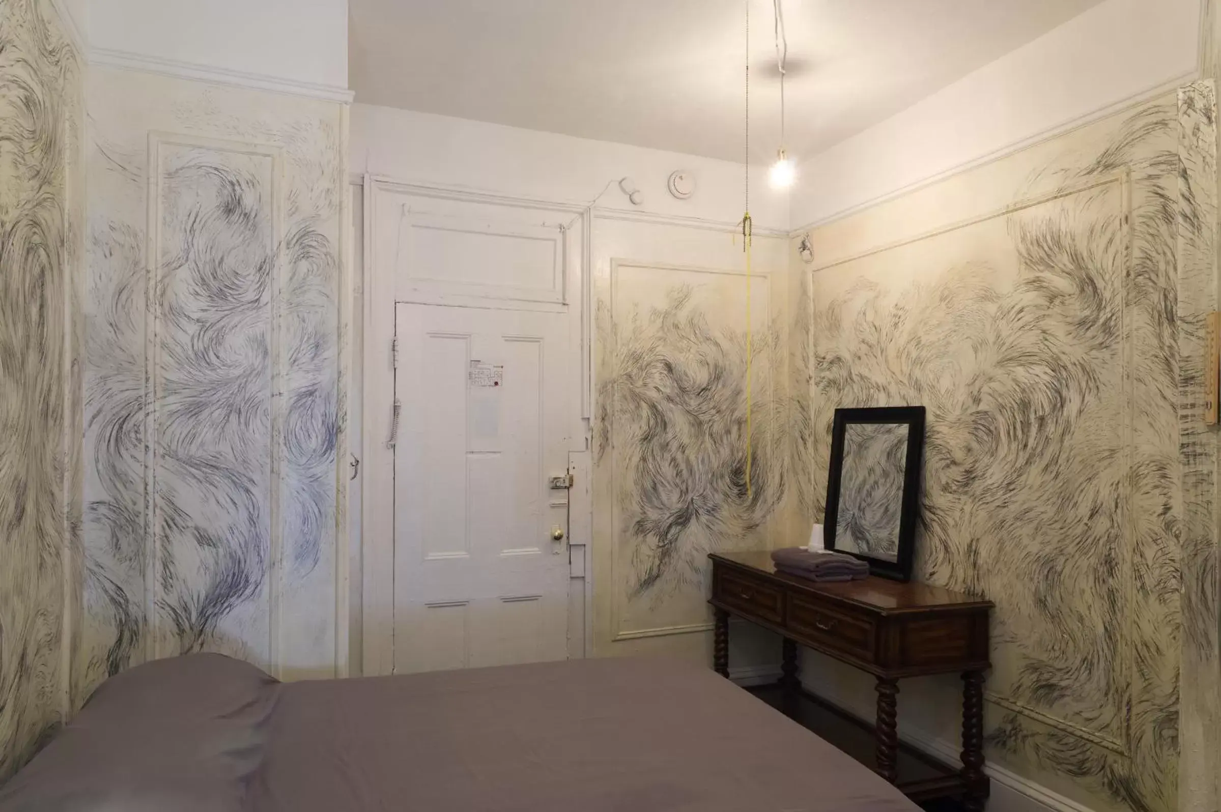 Double Room with Shared Bathroom in Carlton Arms Hotel Double Room with Shared Bathroom in Carlton Arms Hotel