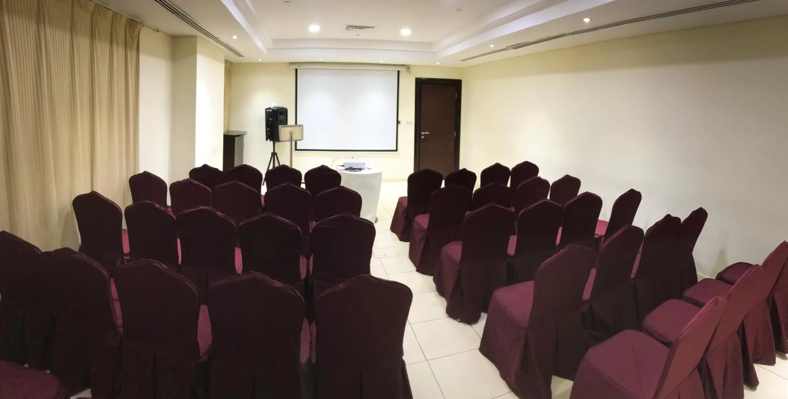 Business facilities in Tulip Creek Hotel Apartments