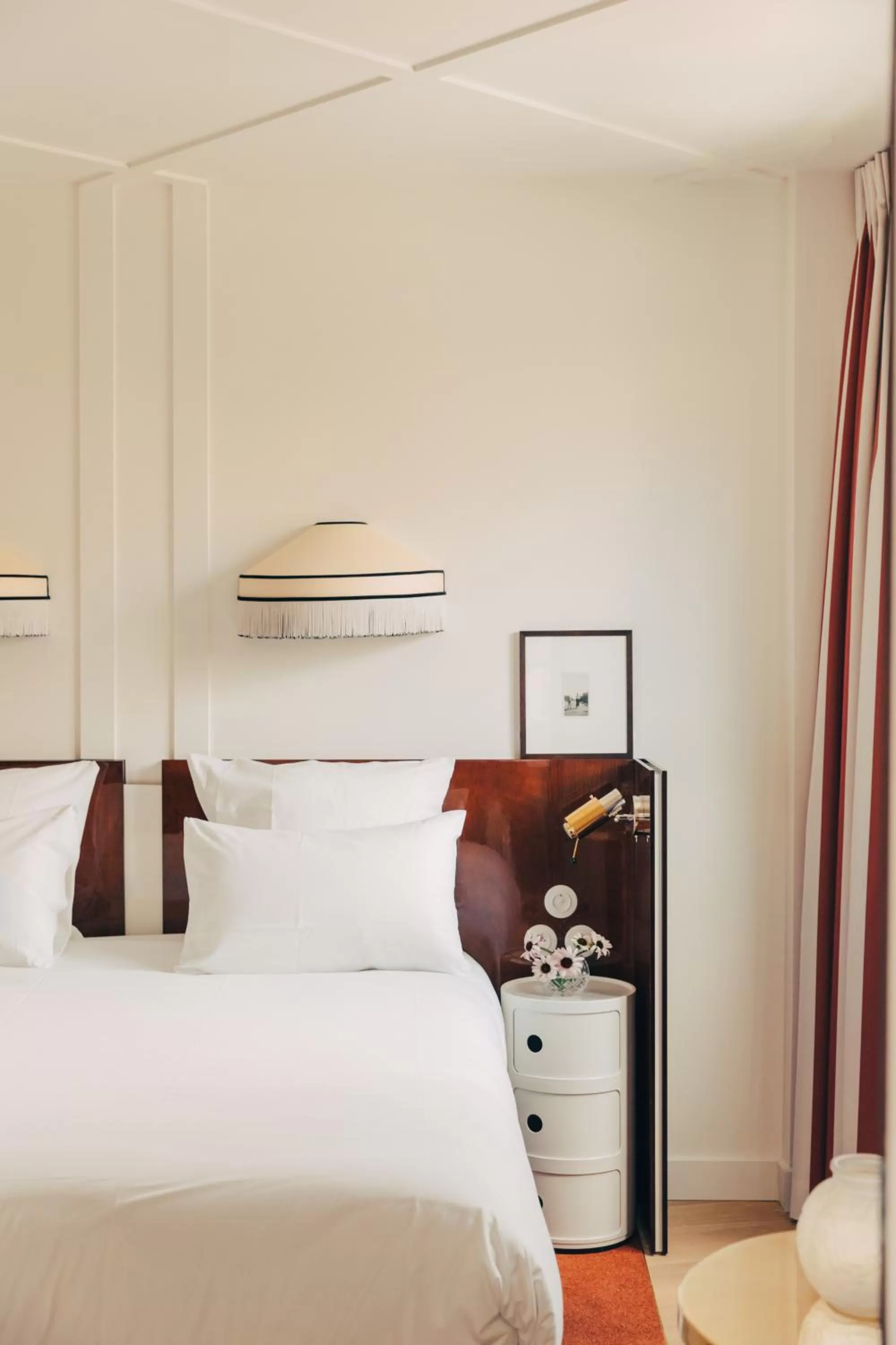 Bed in Hôtel Wallace, a Member of Design Hotels