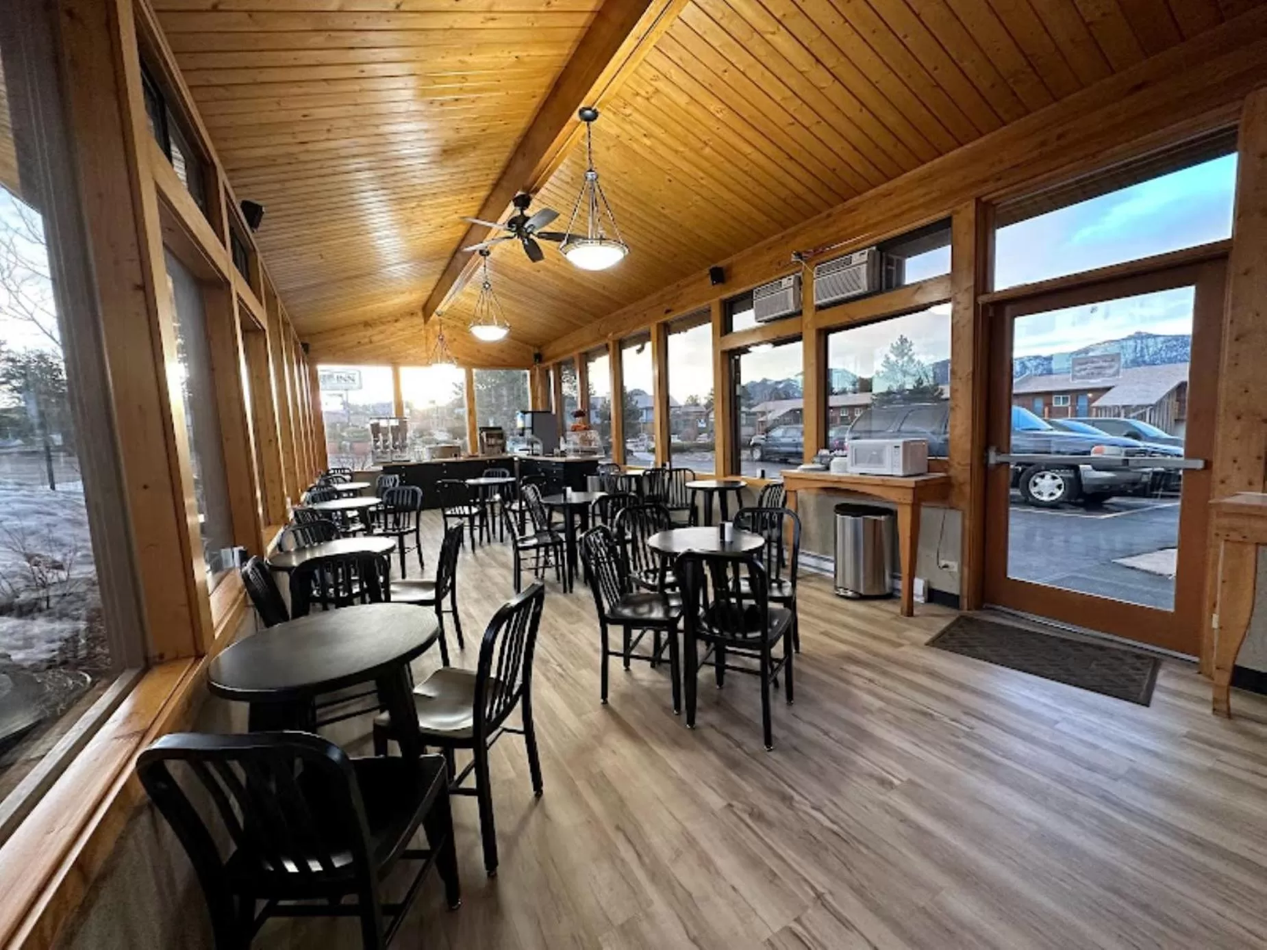 Breakfast in Blue Door Inn