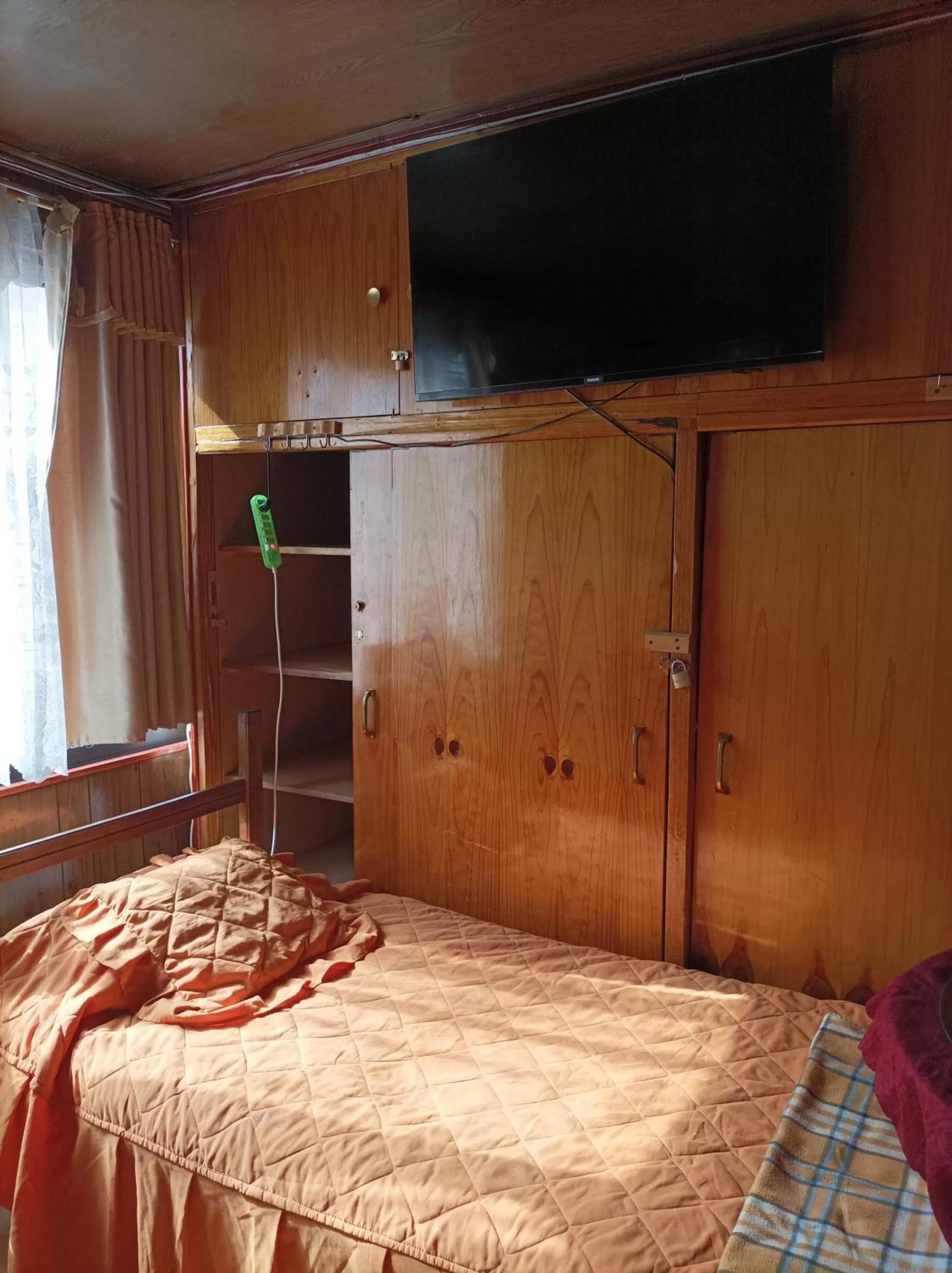 TV/Entertainment Center in Alojamiento familiar rey