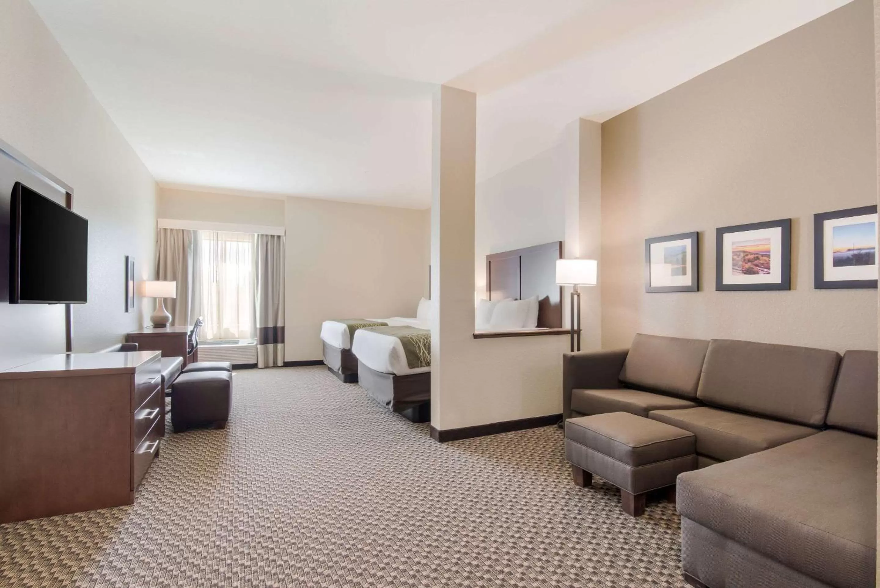 Photo of the whole room, Bed in Comfort Inn & Suites Rock Hill Northeast