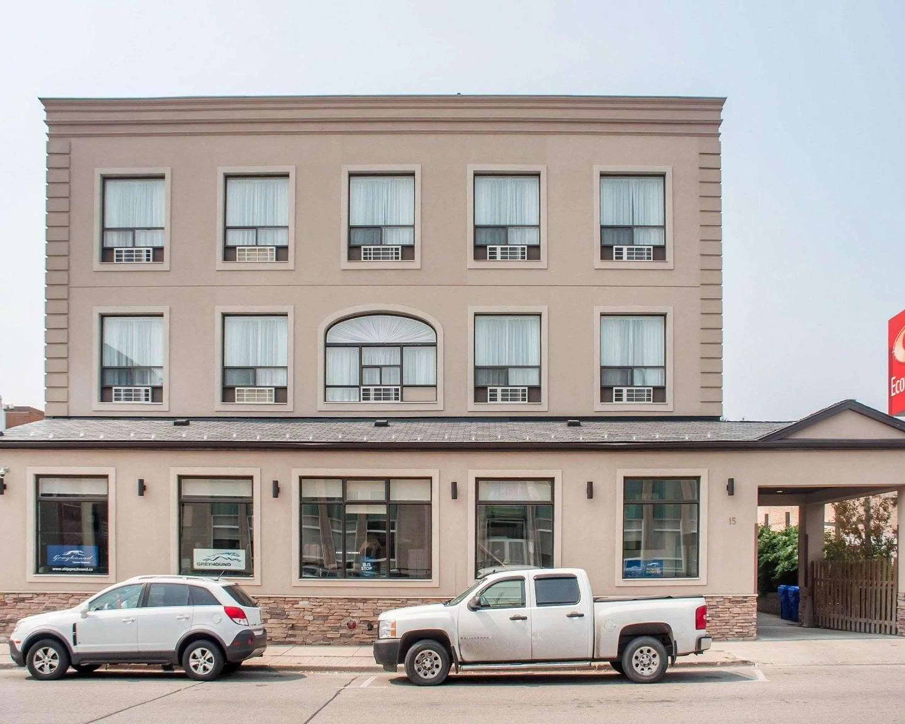 Property Building in Econo Lodge Woodstock