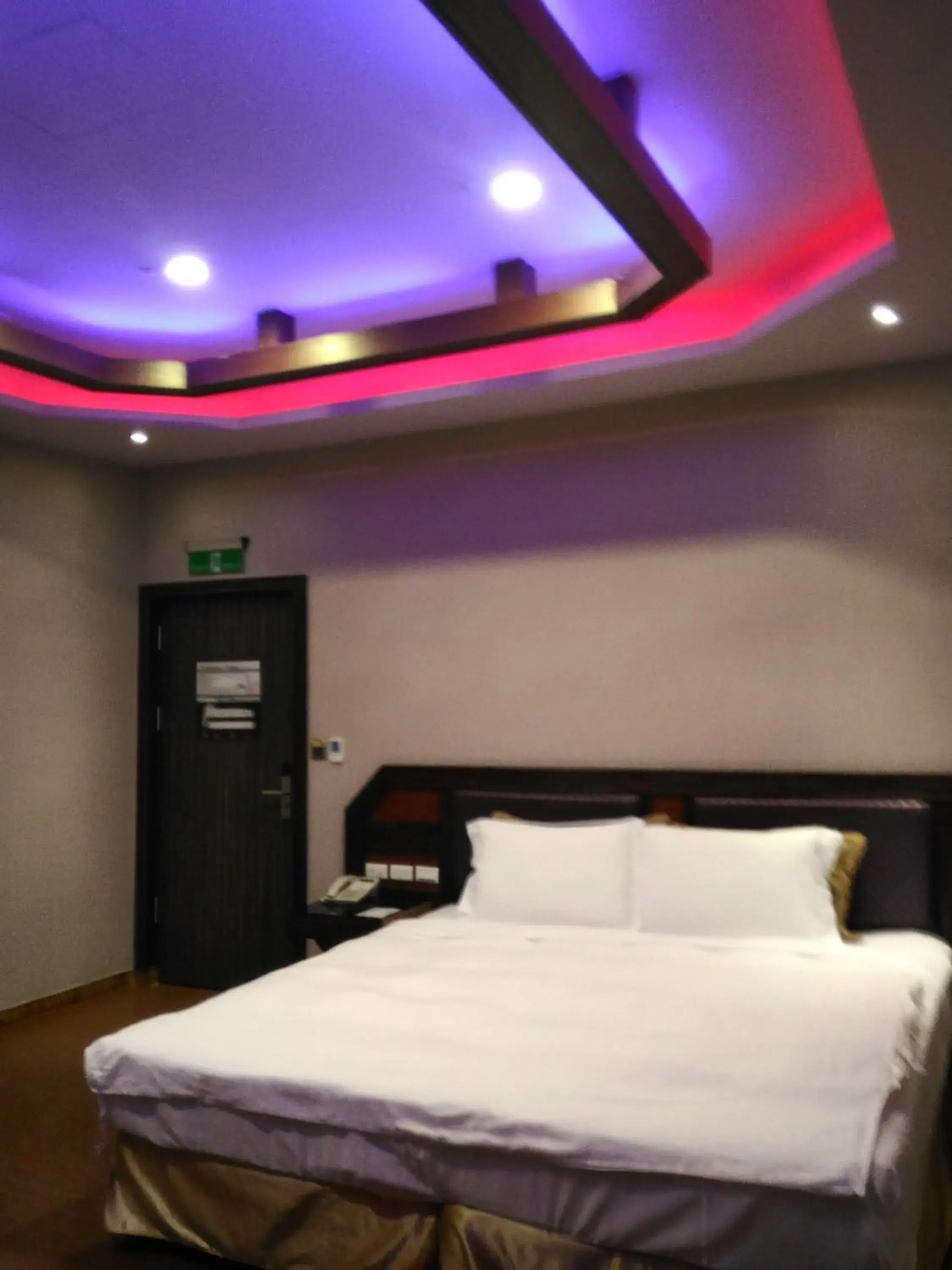 Budget Double Room in Wei Feng Hotel - Kaohsiung Budget Double Room in Wei Feng Hotel - Kaohsiung