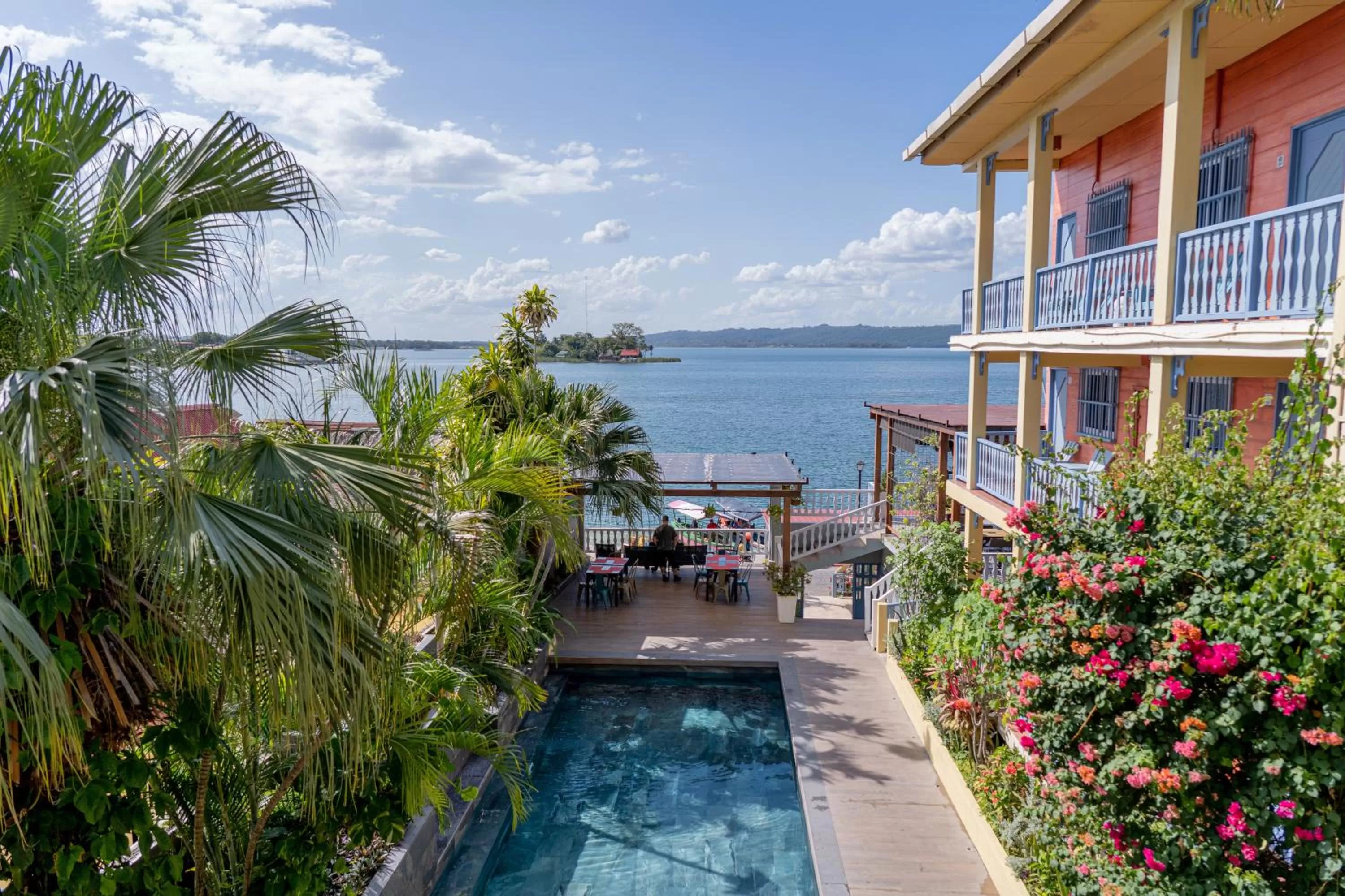 Swimming pool in Hotel Casona de La Isla