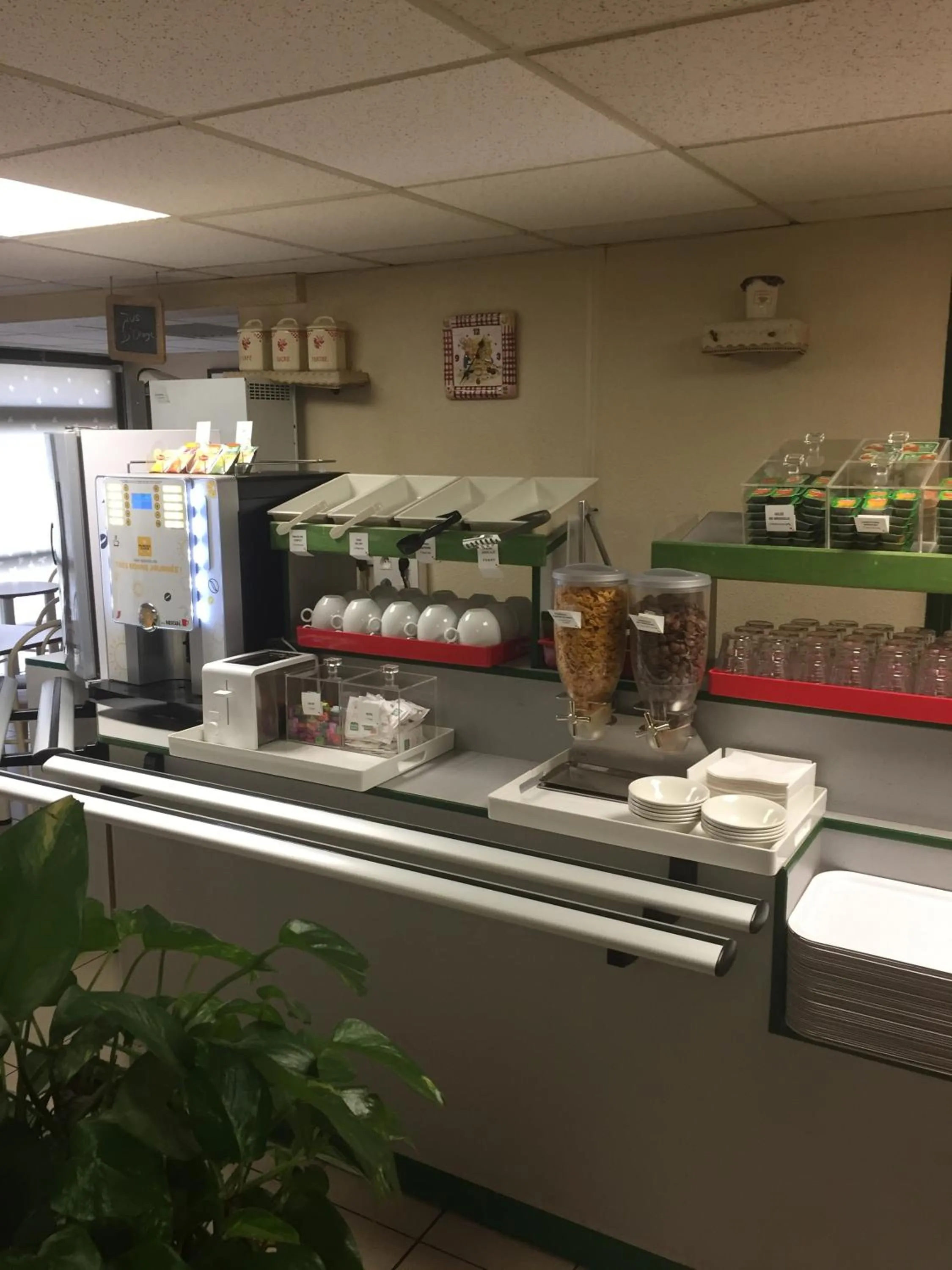 Communal lounge/ TV room in Premiere Classe Orleans Nord - Saran