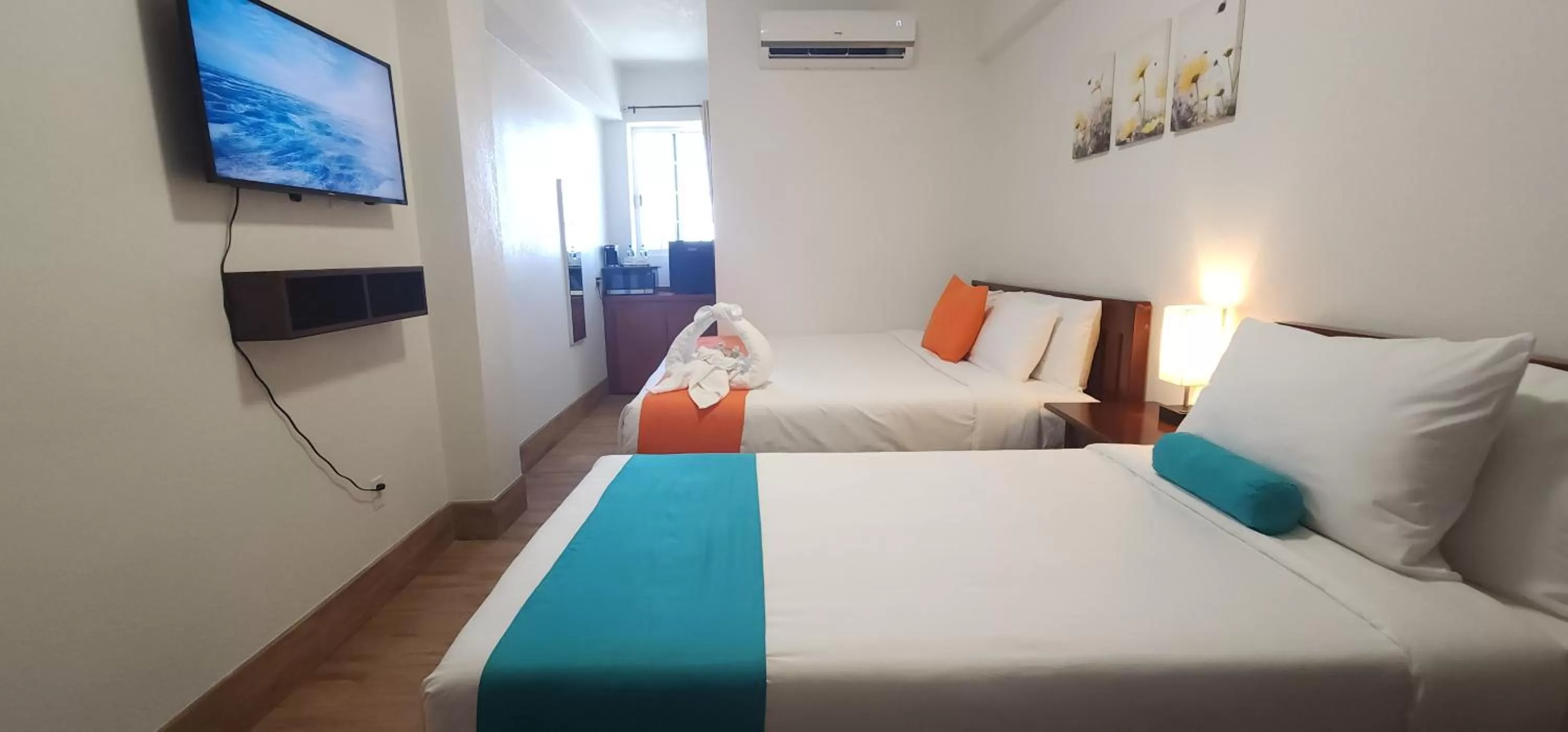 Bed in Voyager Sun & Reef Hotel