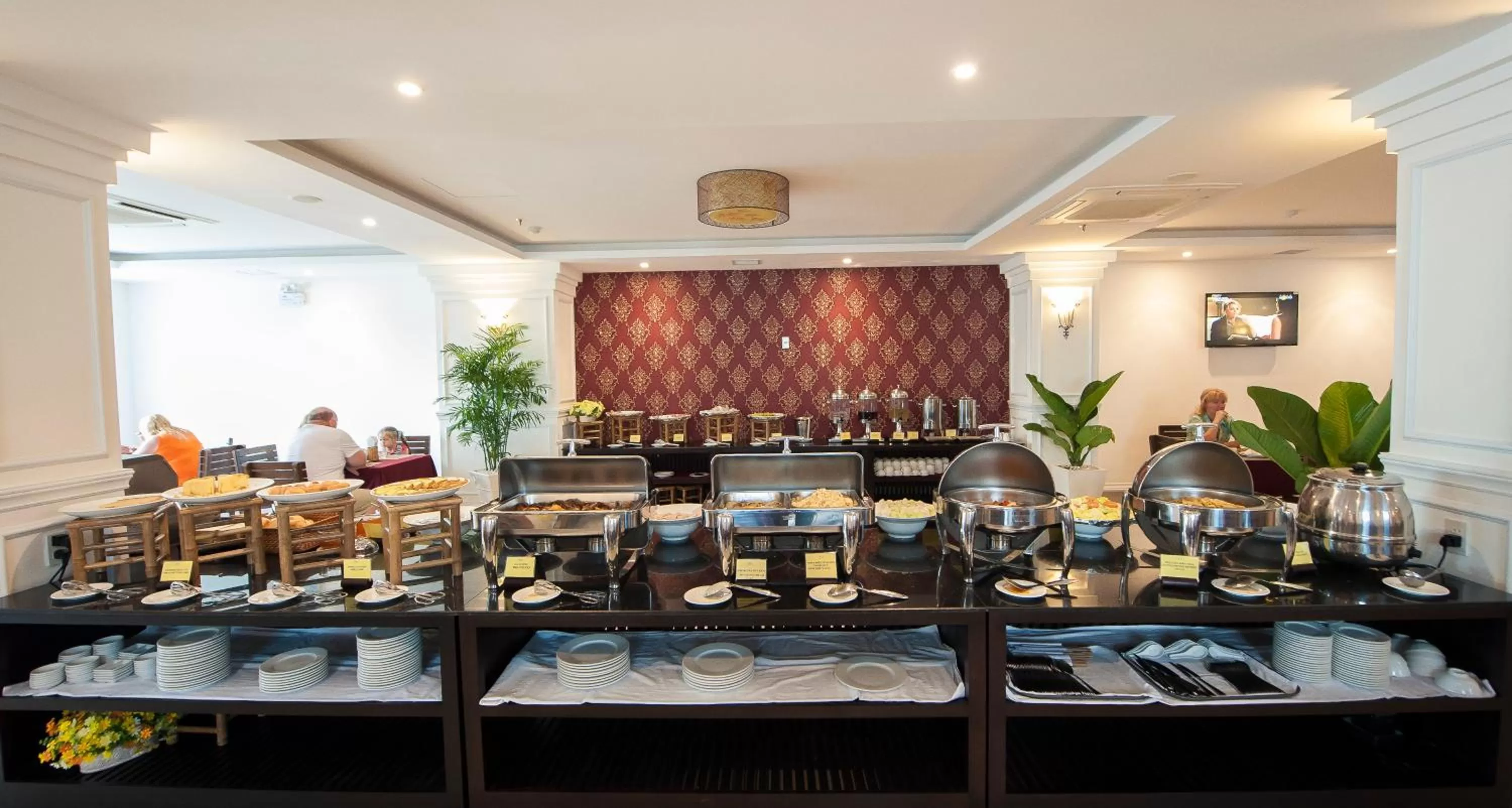 Restaurant/places to eat in Edele Nha Trang Hotel