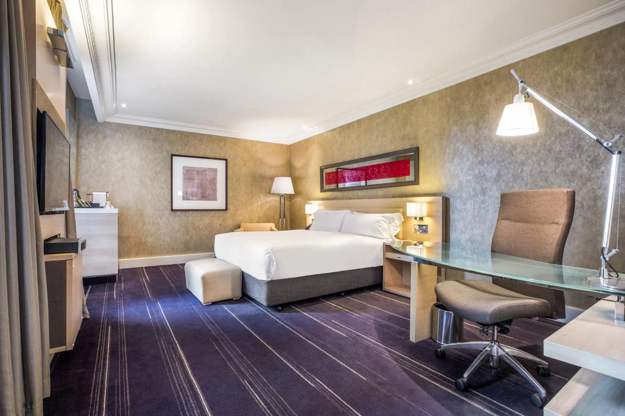 Photo of the whole room, Bed in InterContinental Melbourne The Rialto by IHG