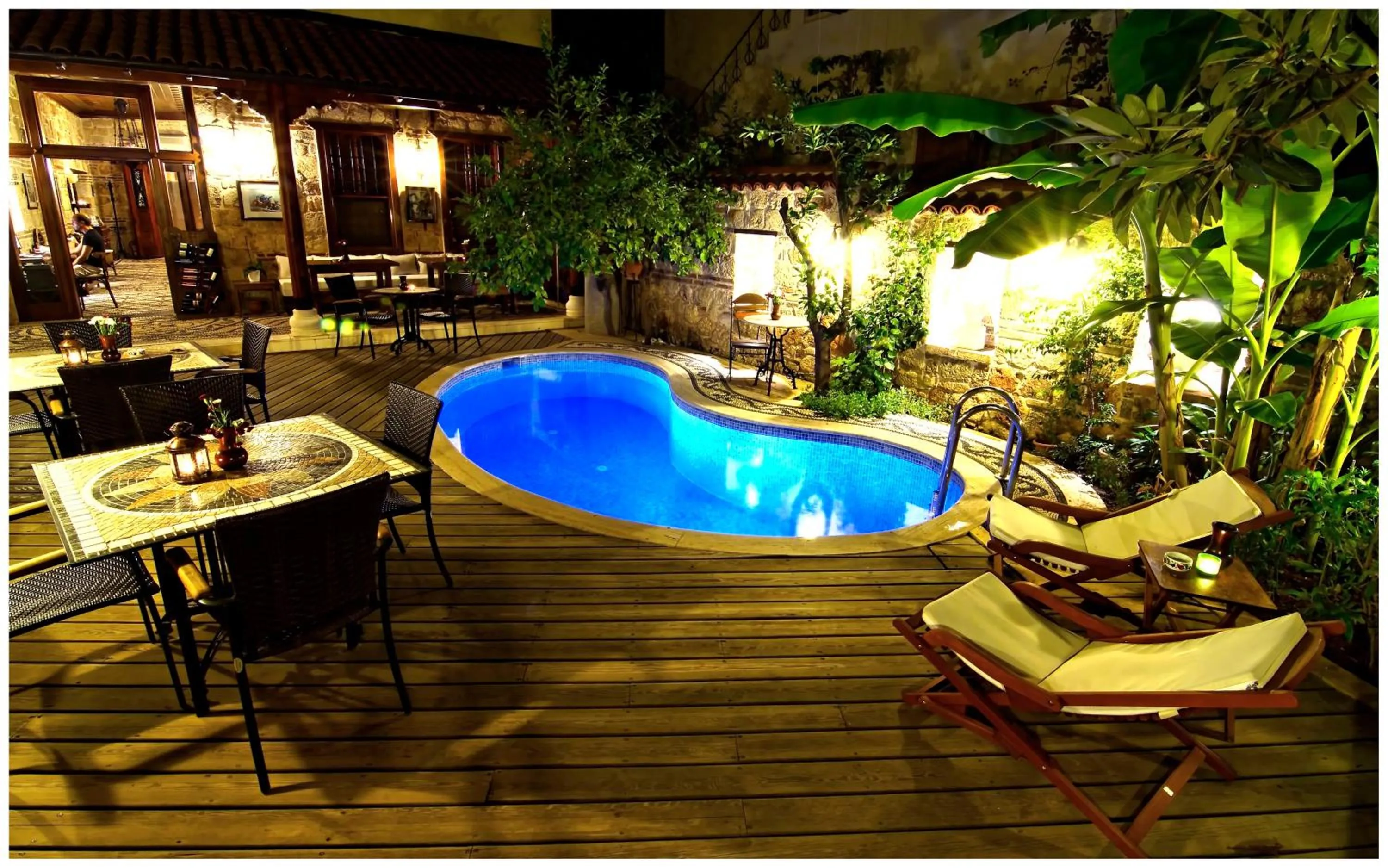 Swimming pool in Minyon Hotel