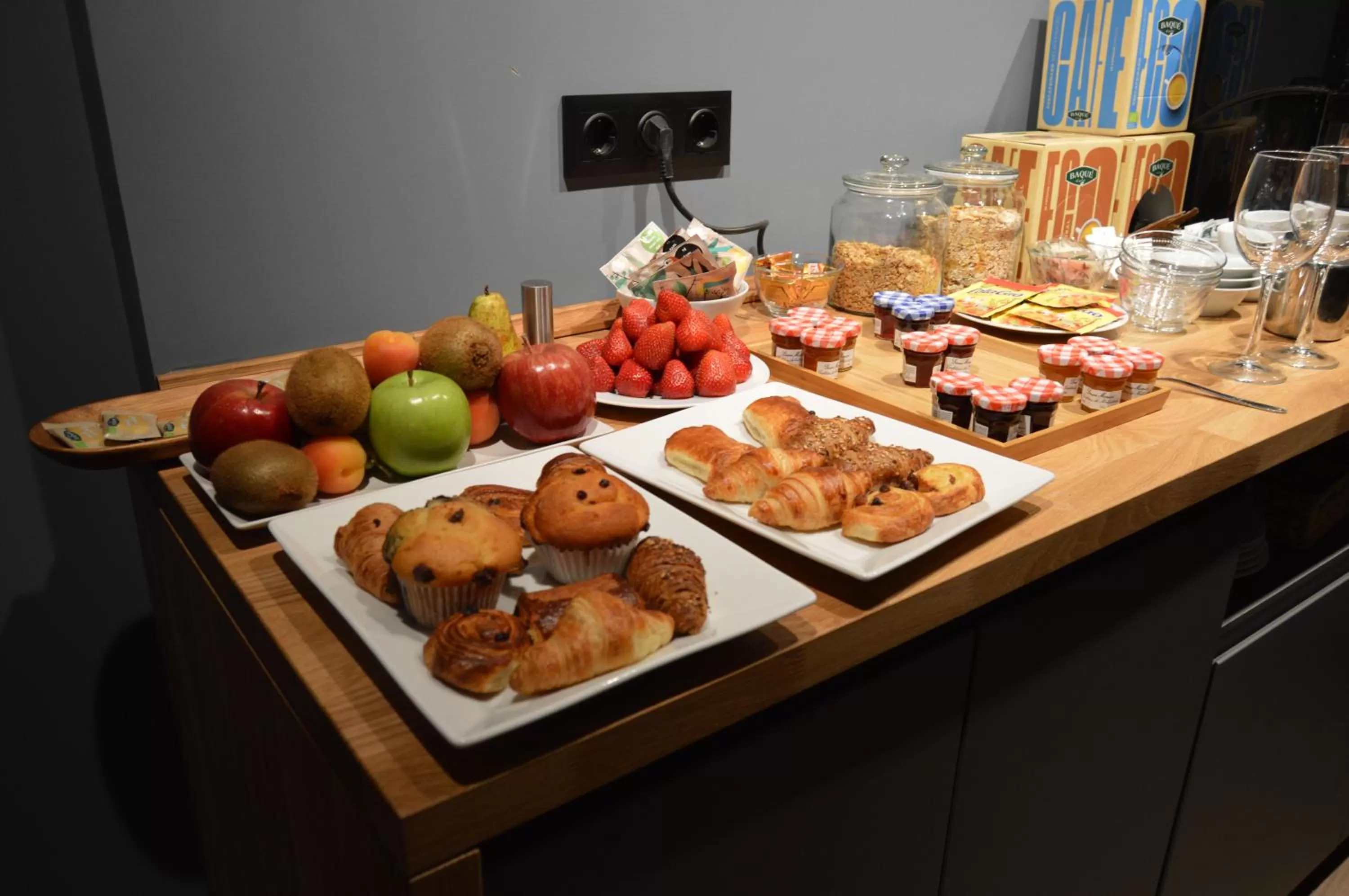 Breakfast, Food in M&UGA Hotela