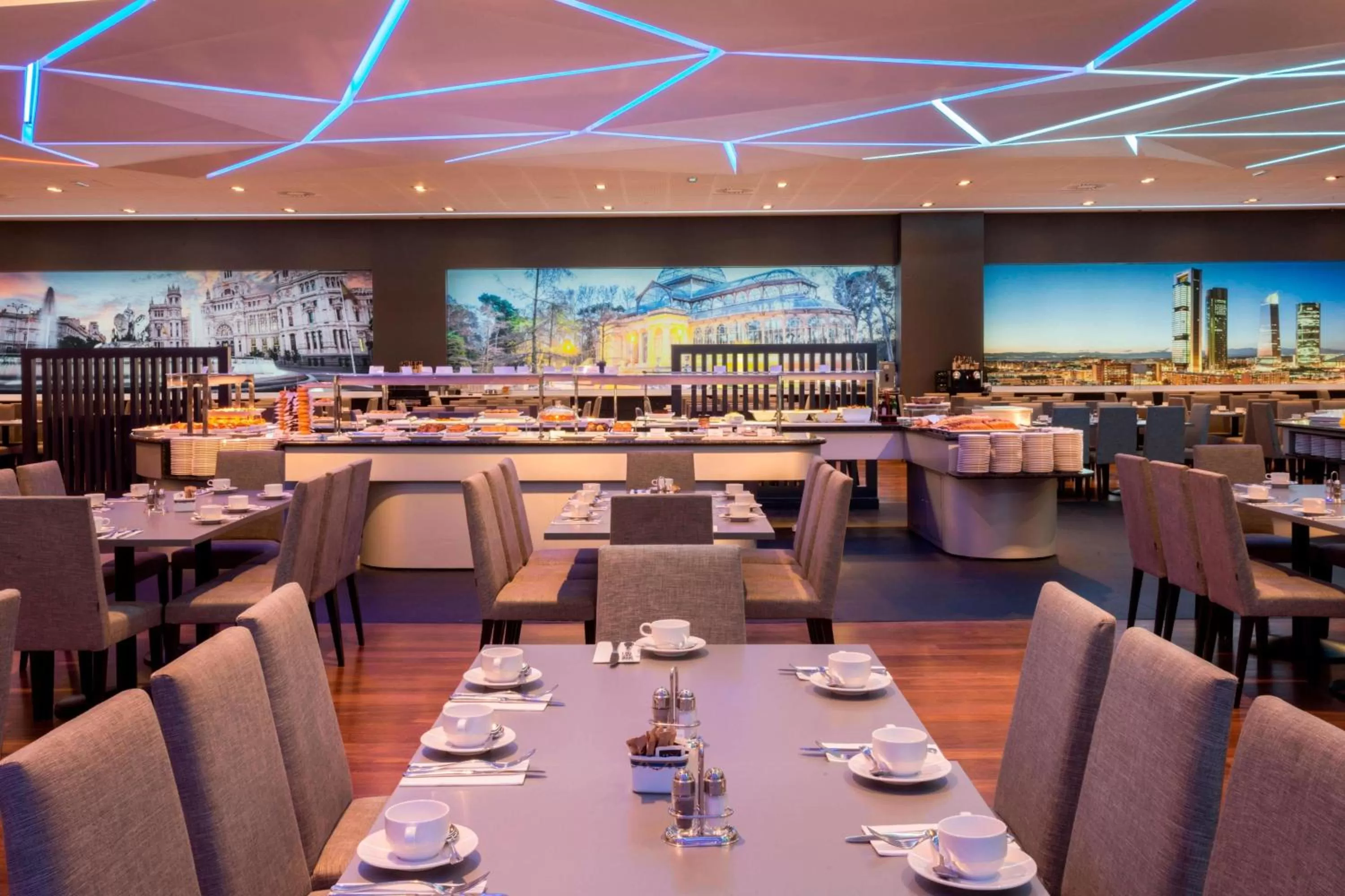 Restaurant/places to eat in Madrid Marriott Auditorium Hotel & Conference Center