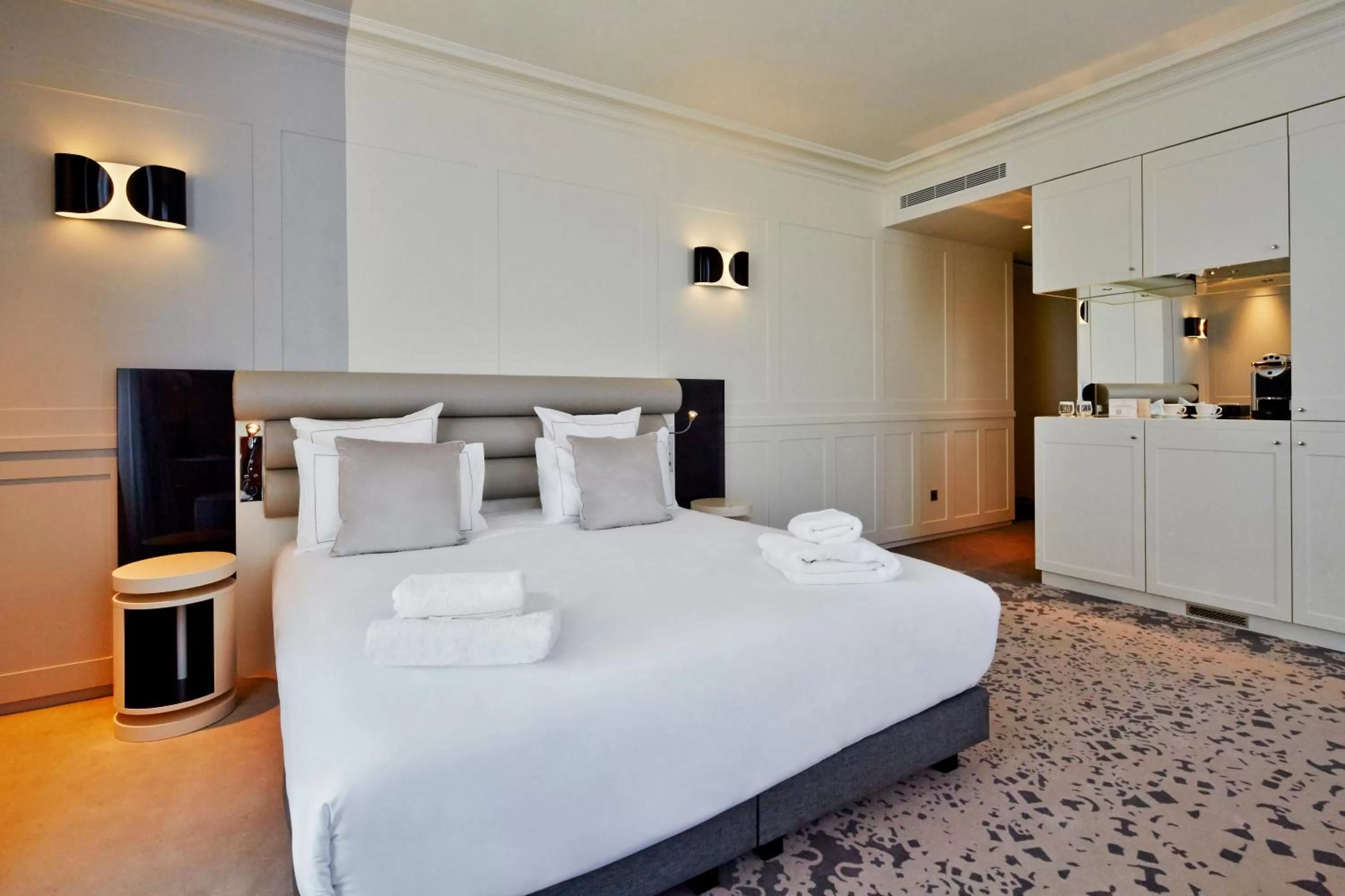 Bedroom, Bed in La Licorne Hotel & Spa Troyes - MGallery Collection