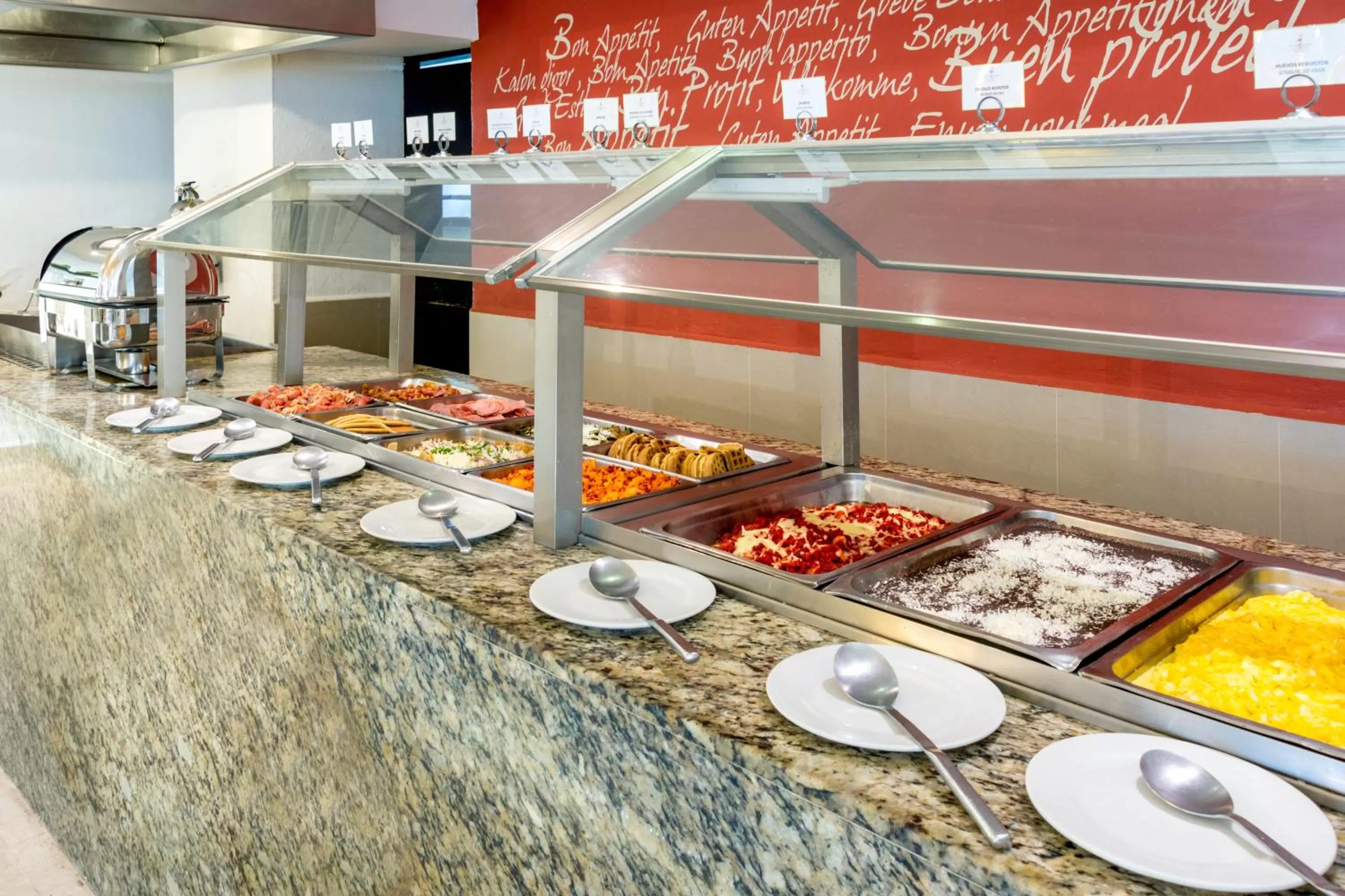 Food and drinks in Flamingo Cancun All Inclusive