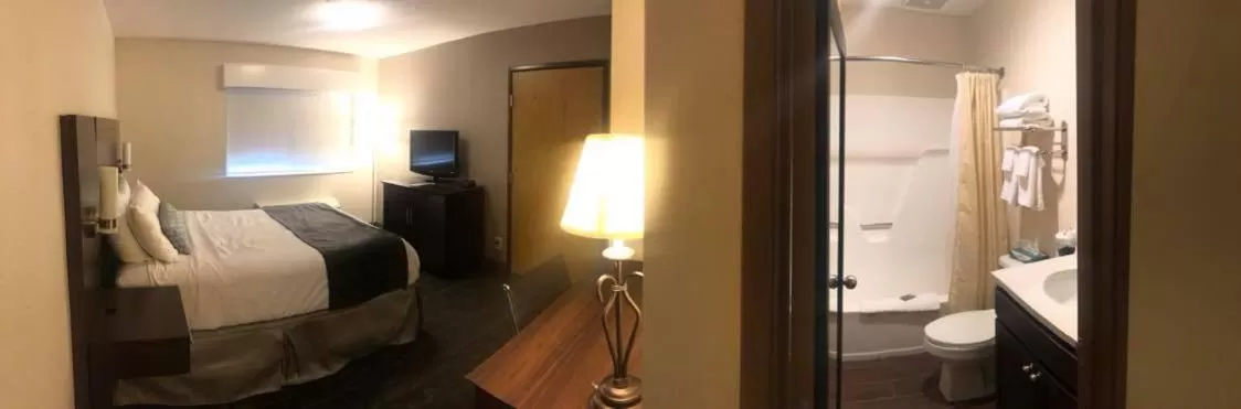 Shower, Bed in Best Western Mt. Hood Inn