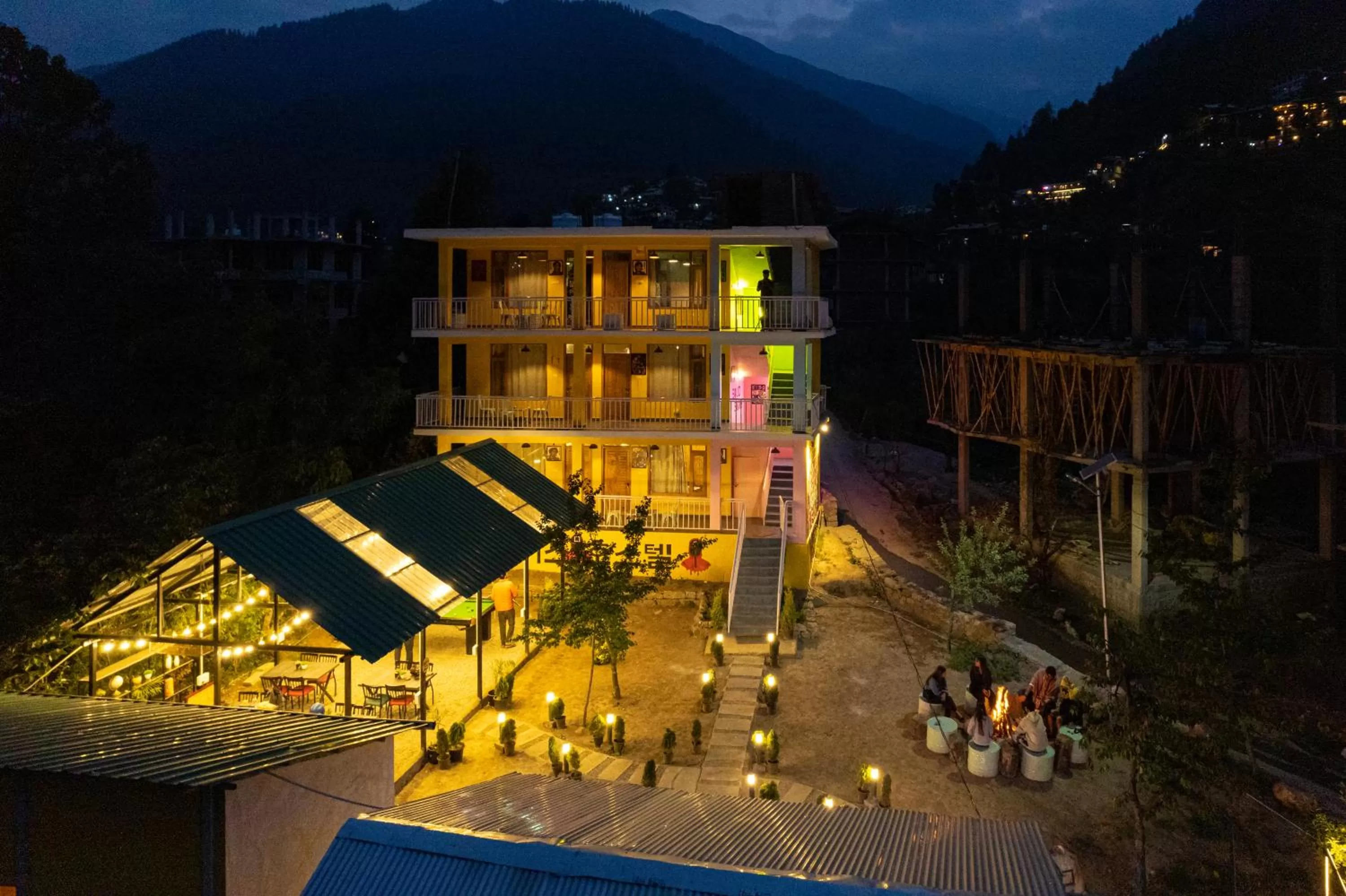 Whoopers Hostel Manali