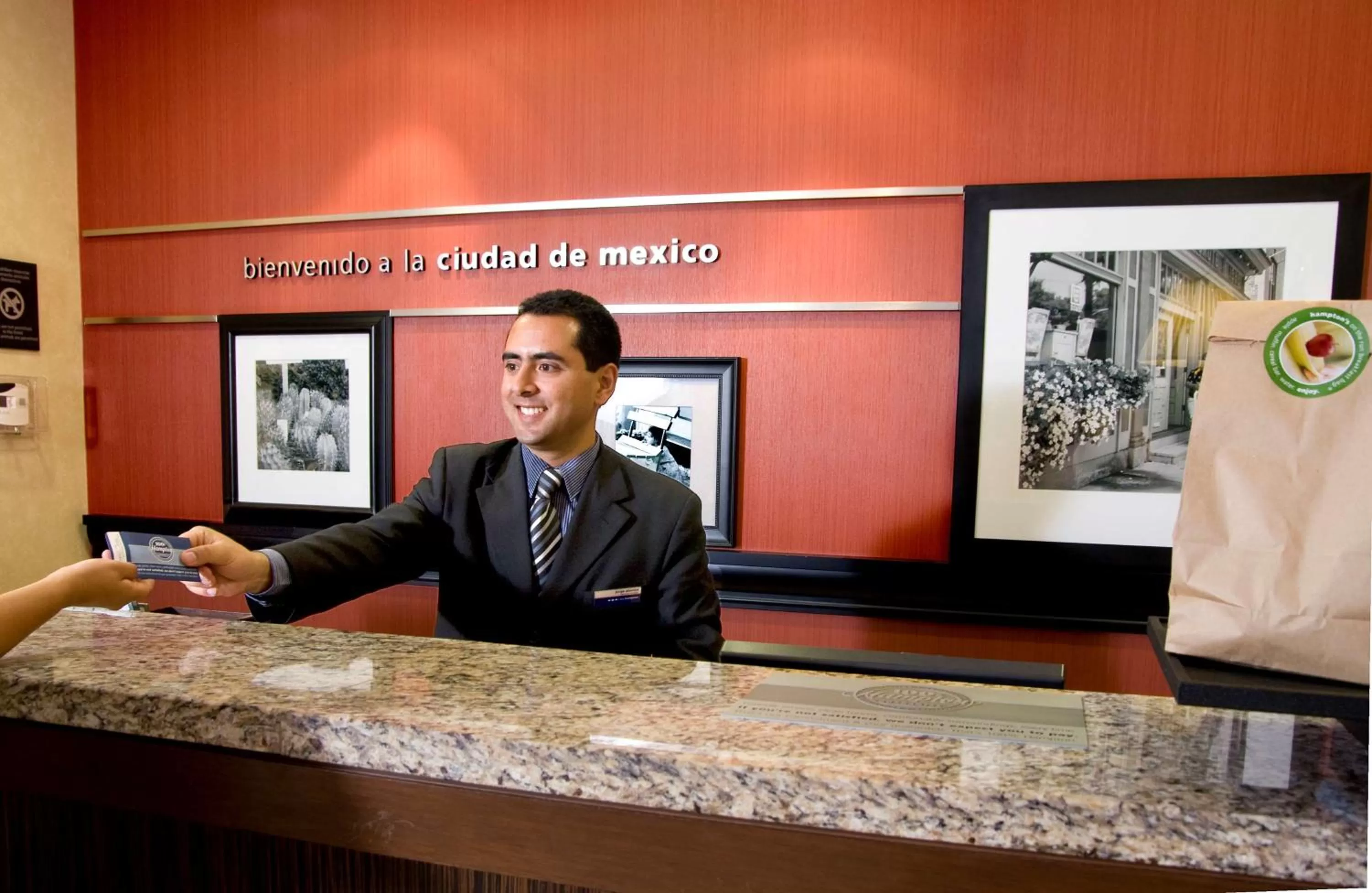 Lobby or reception in Hampton Inn & Suites Mexico City - Centro Historico