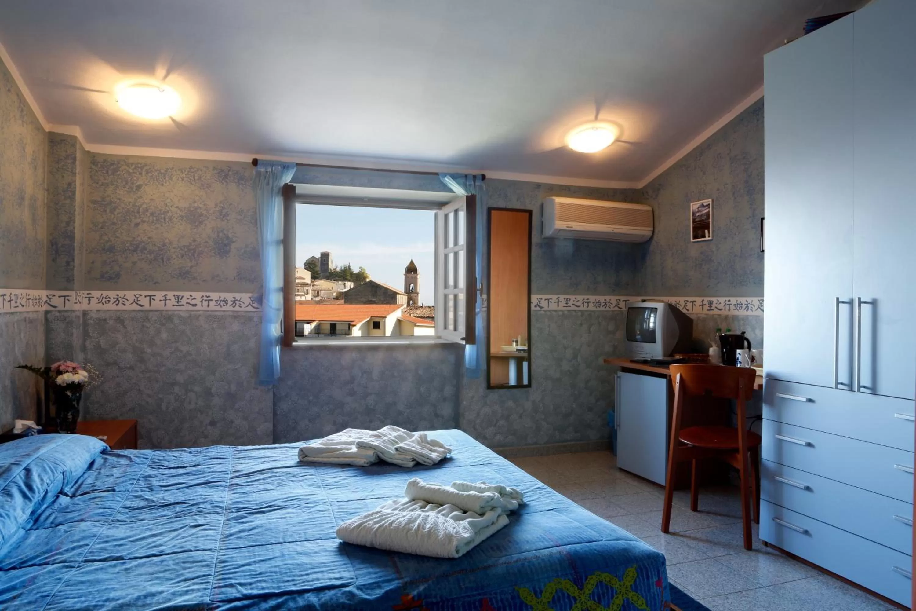 Bed in Hotel Food & Drink