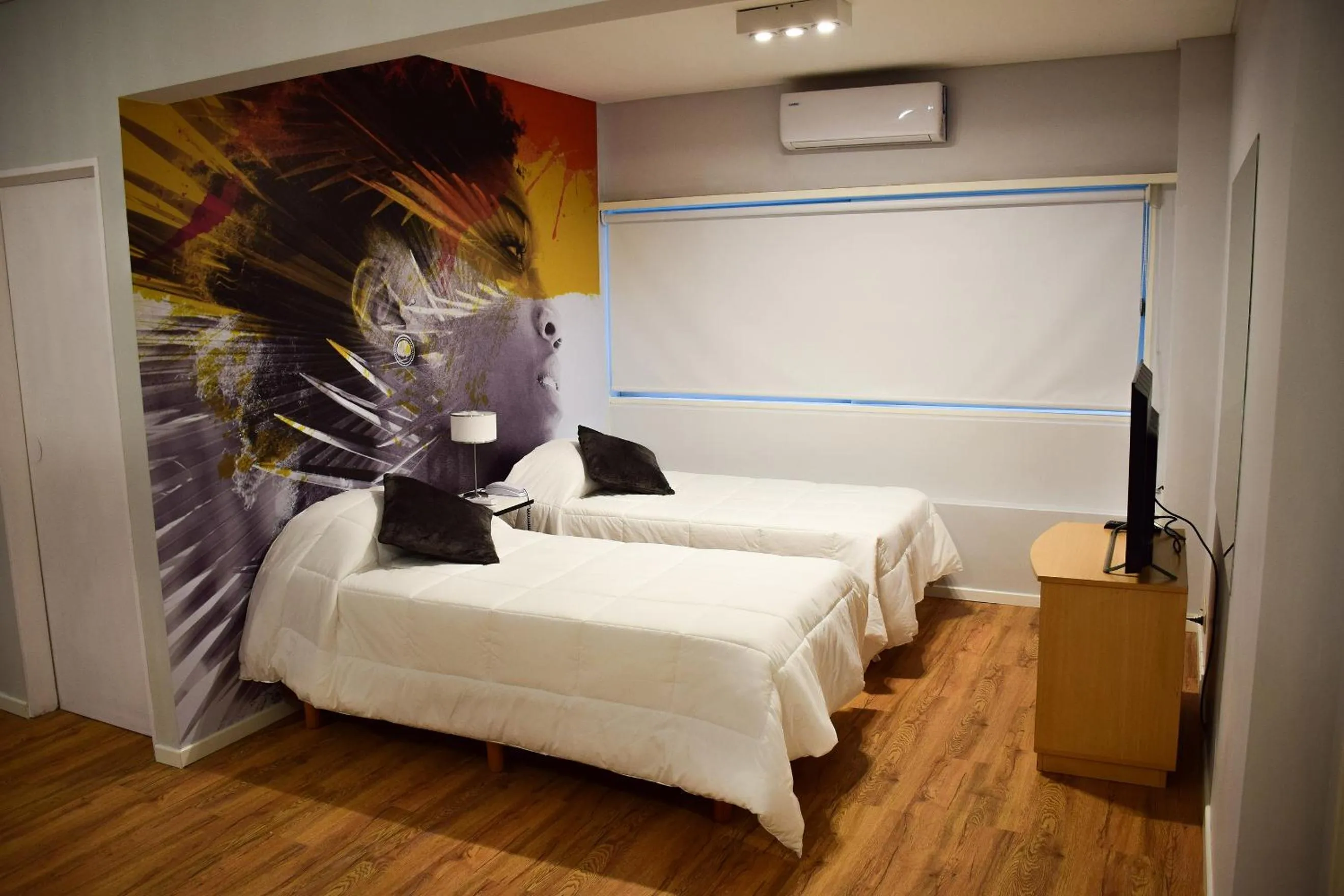 Photo of the whole room, Bed in Suipacha Suites