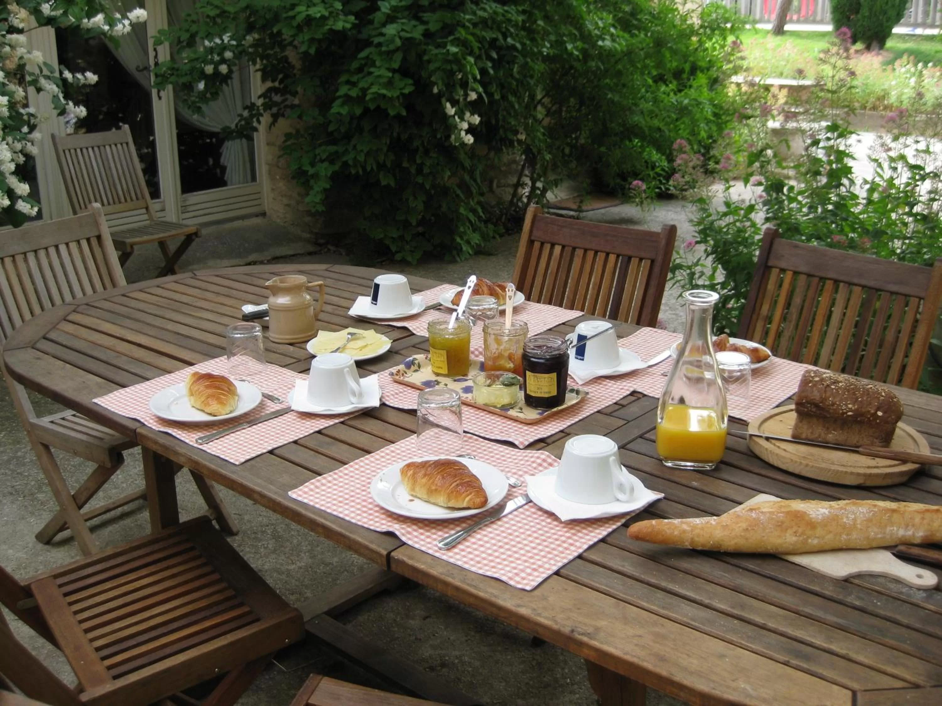 Food in Chambres d'Hôtes Aux Tournesols