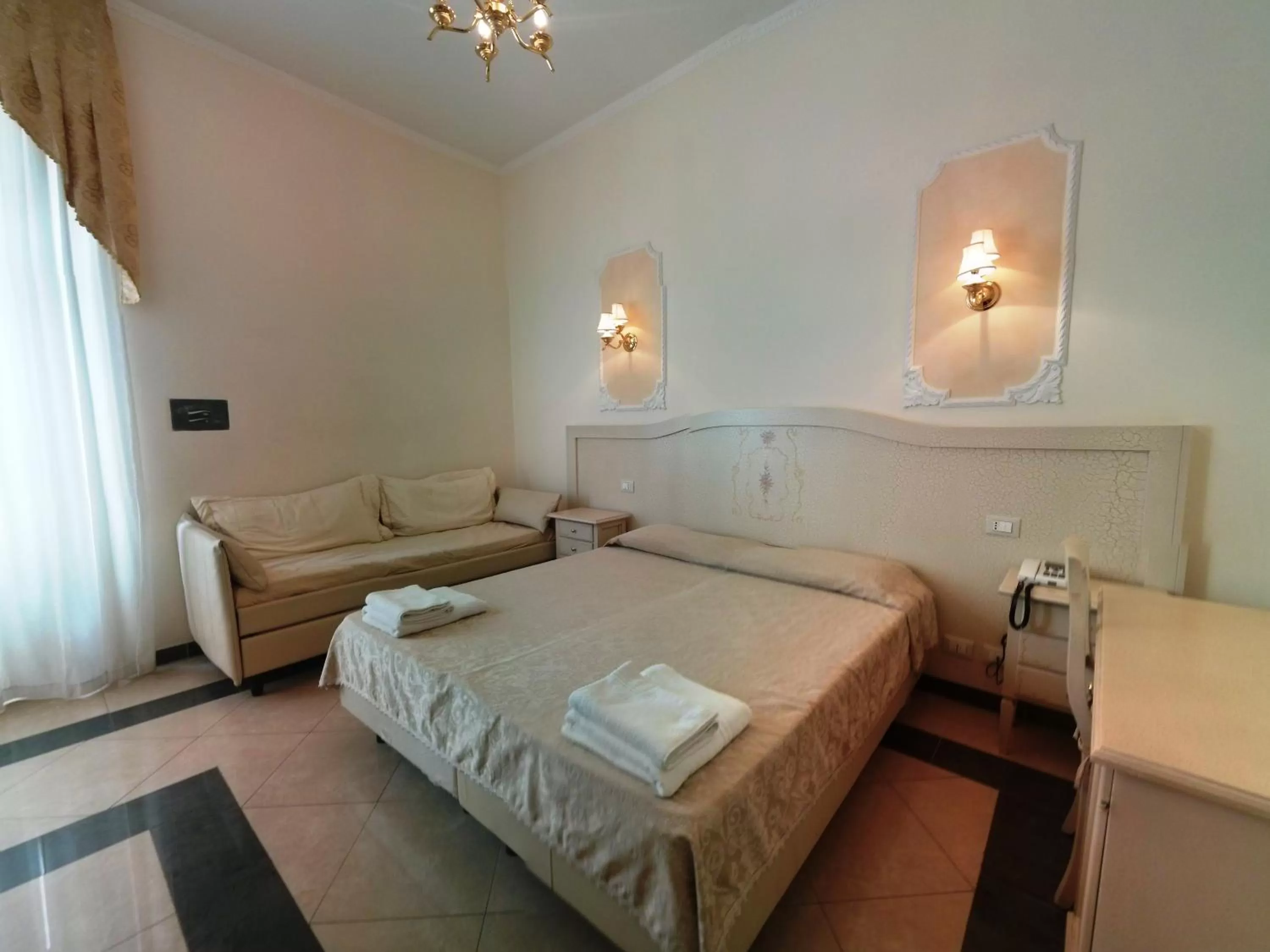 Bed in Cambridge Hotel